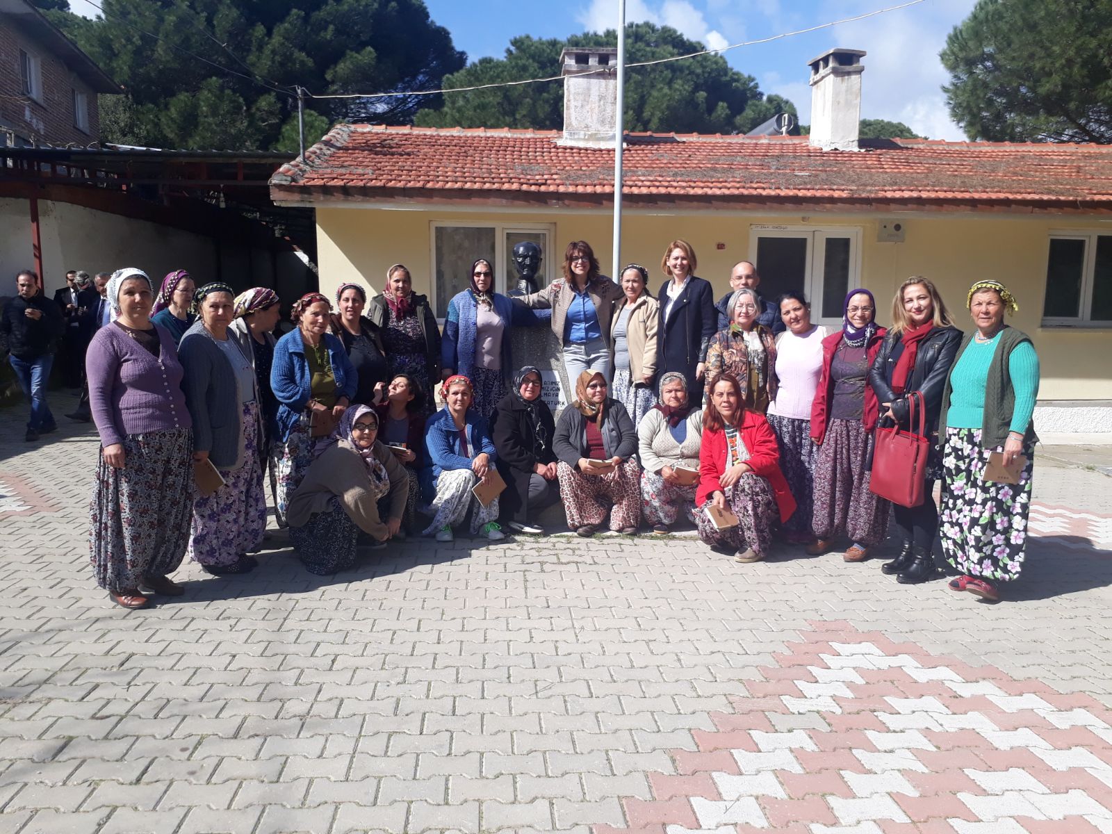 Bergamalı kadınlara “Ev Pansiyonculuğu” eğitimi veriliyor
