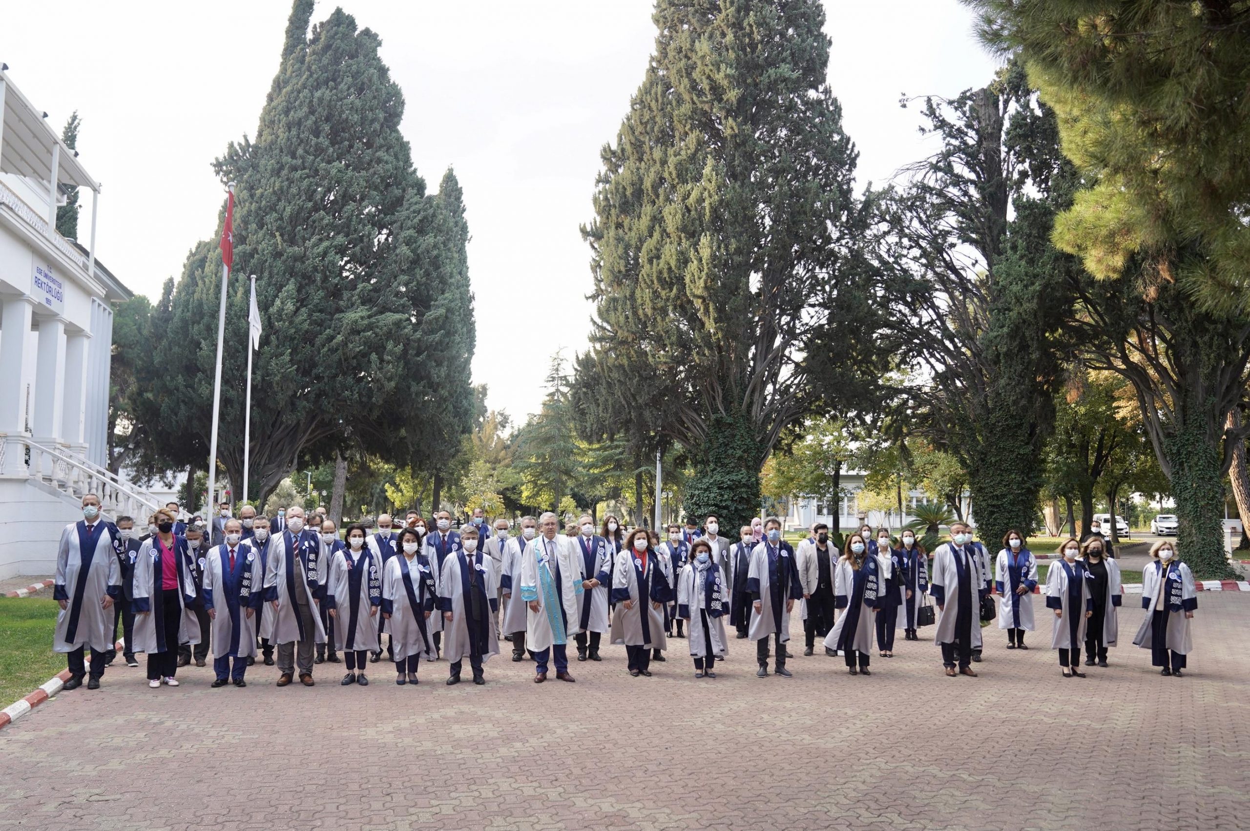 Rektör Budak, Atatürk Büstüne Çelenk Sundu