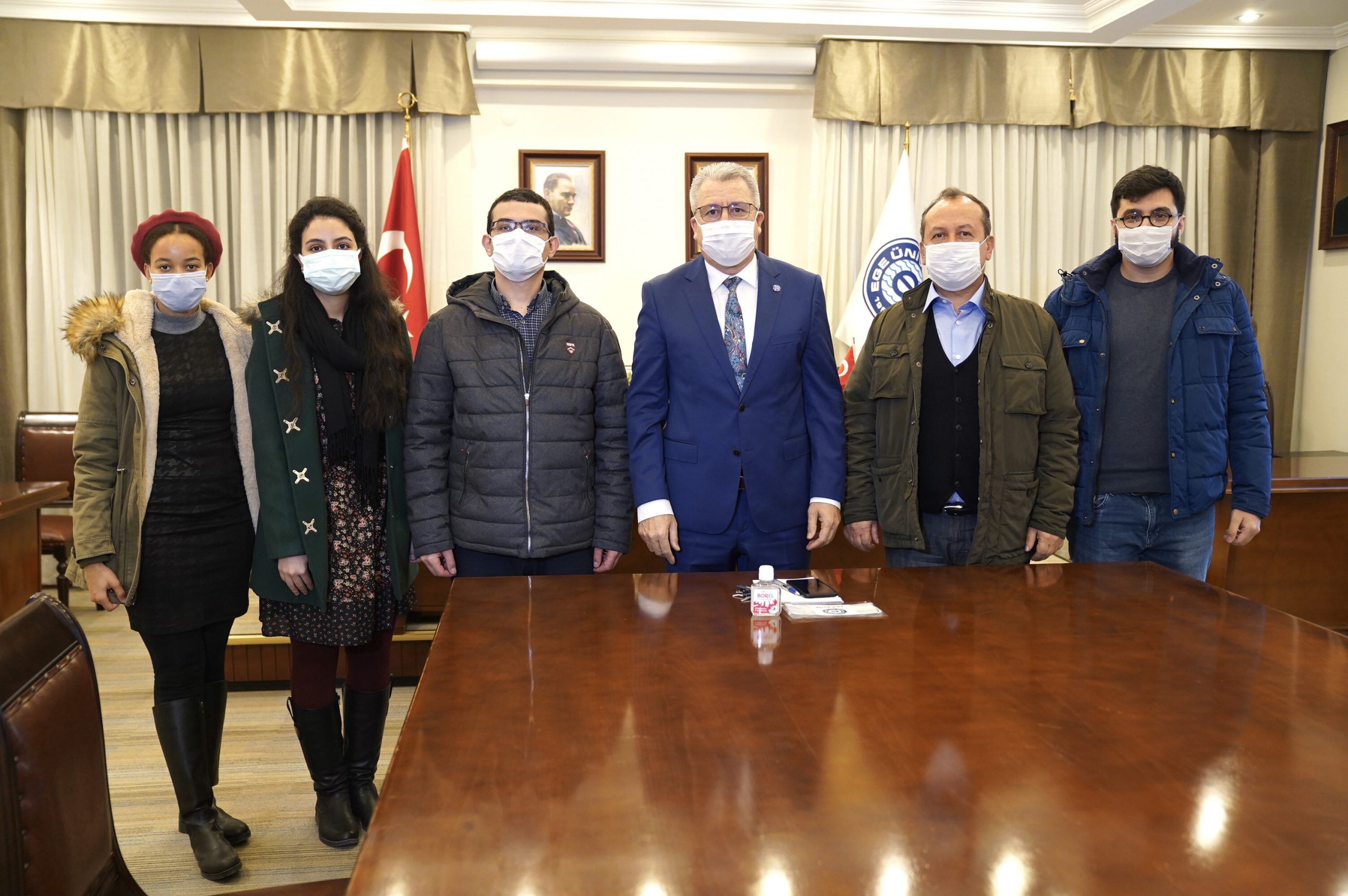 Egeli bilim ekibinden koronavirüslerin genetik şifrelerini çözen araştırma