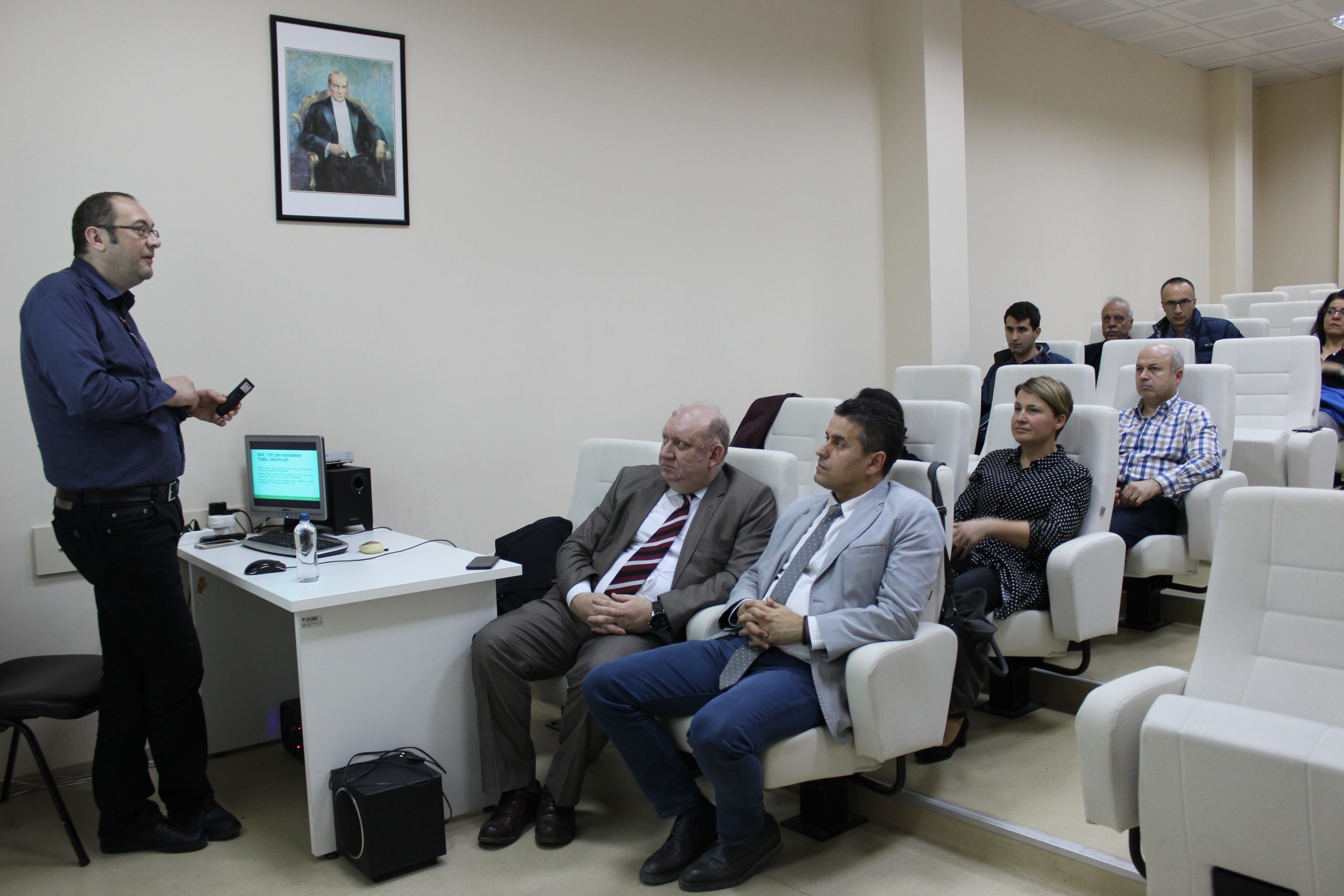 Ege’de “Çevre Sorunları ve Sivil Toplum Kuruluşları” konuşuldu