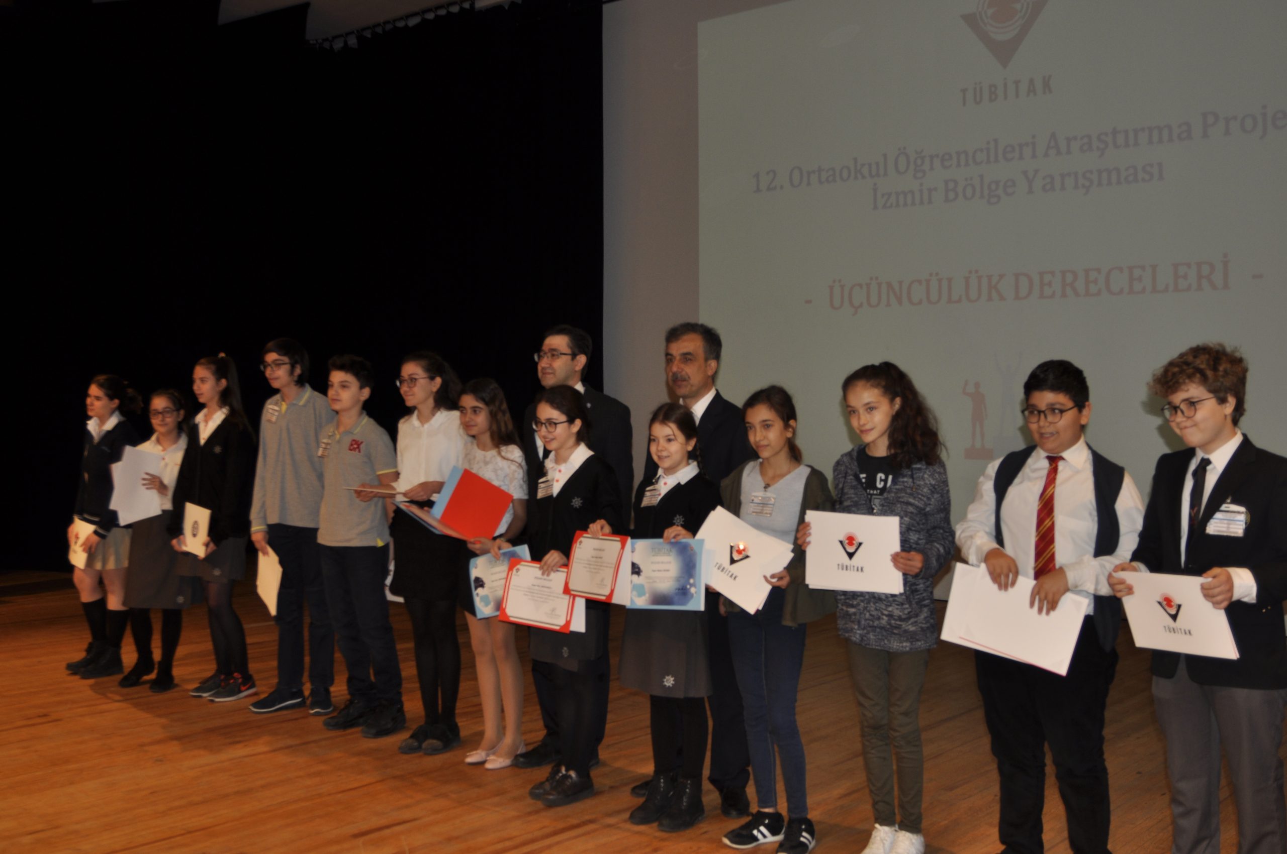 Ege’de “12. Ortaokul Öğrencileri Araştırma Projeleri İzmir Bölge Yarışması Ödül Töreni ” gerçekleştirildi