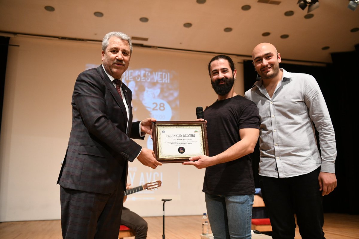 Koray Avcı, Ege’de patiler için sahne aldı