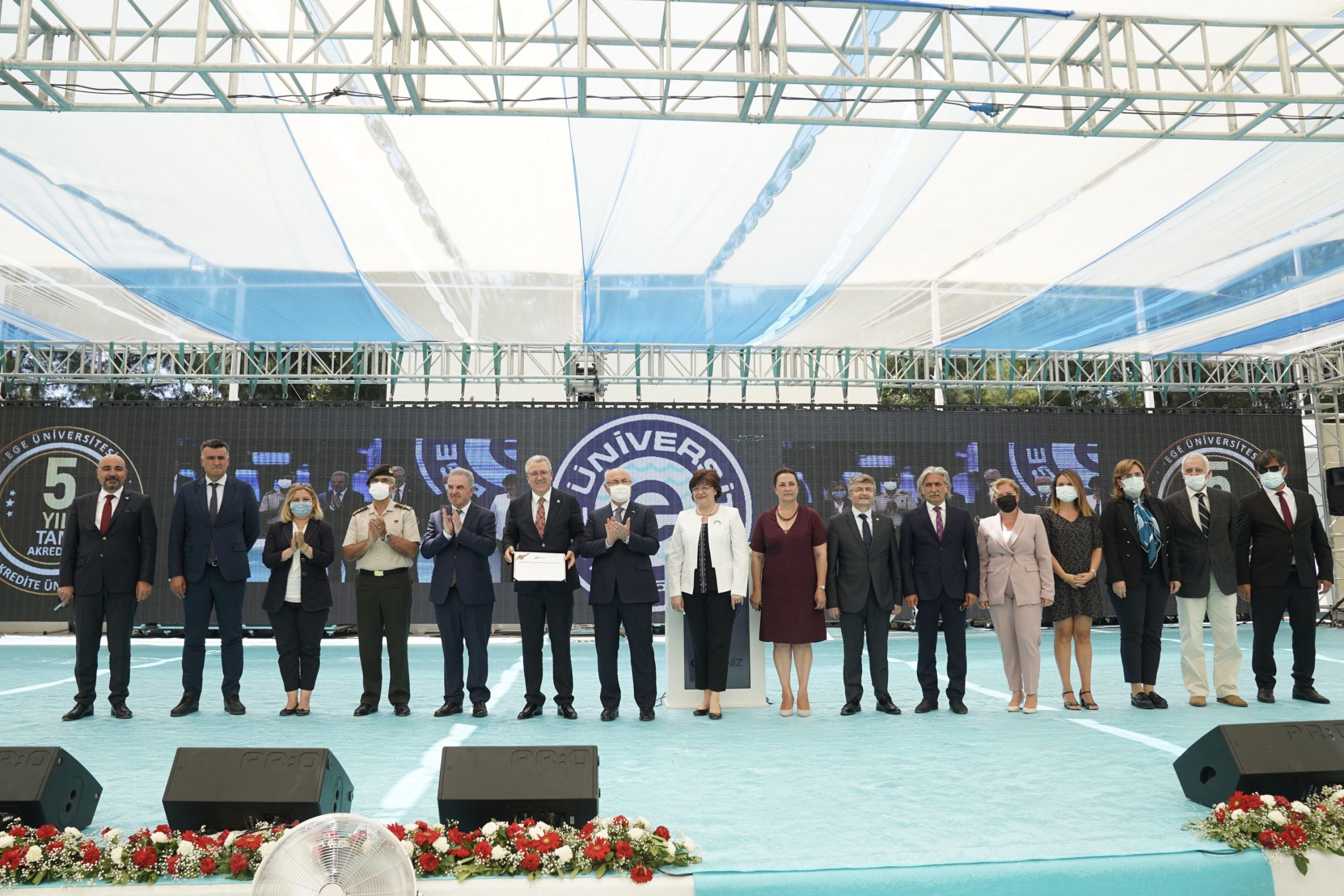 Türkiye’de tam akredite olan ilk üniversite