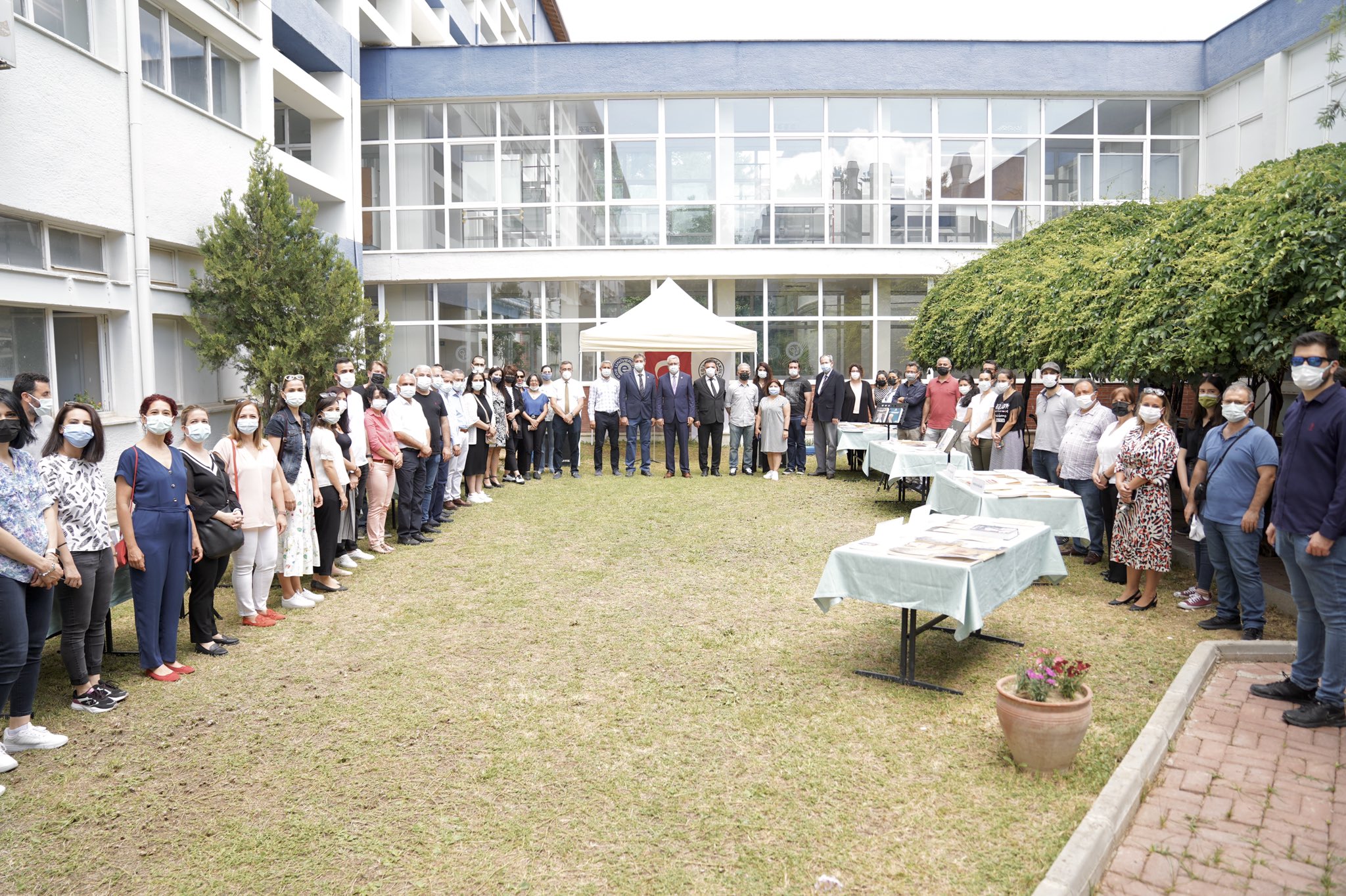 Rektör Budak, “Sergi, Edebiyat Fakültemizin zengin birikimini yansıtıyor”
