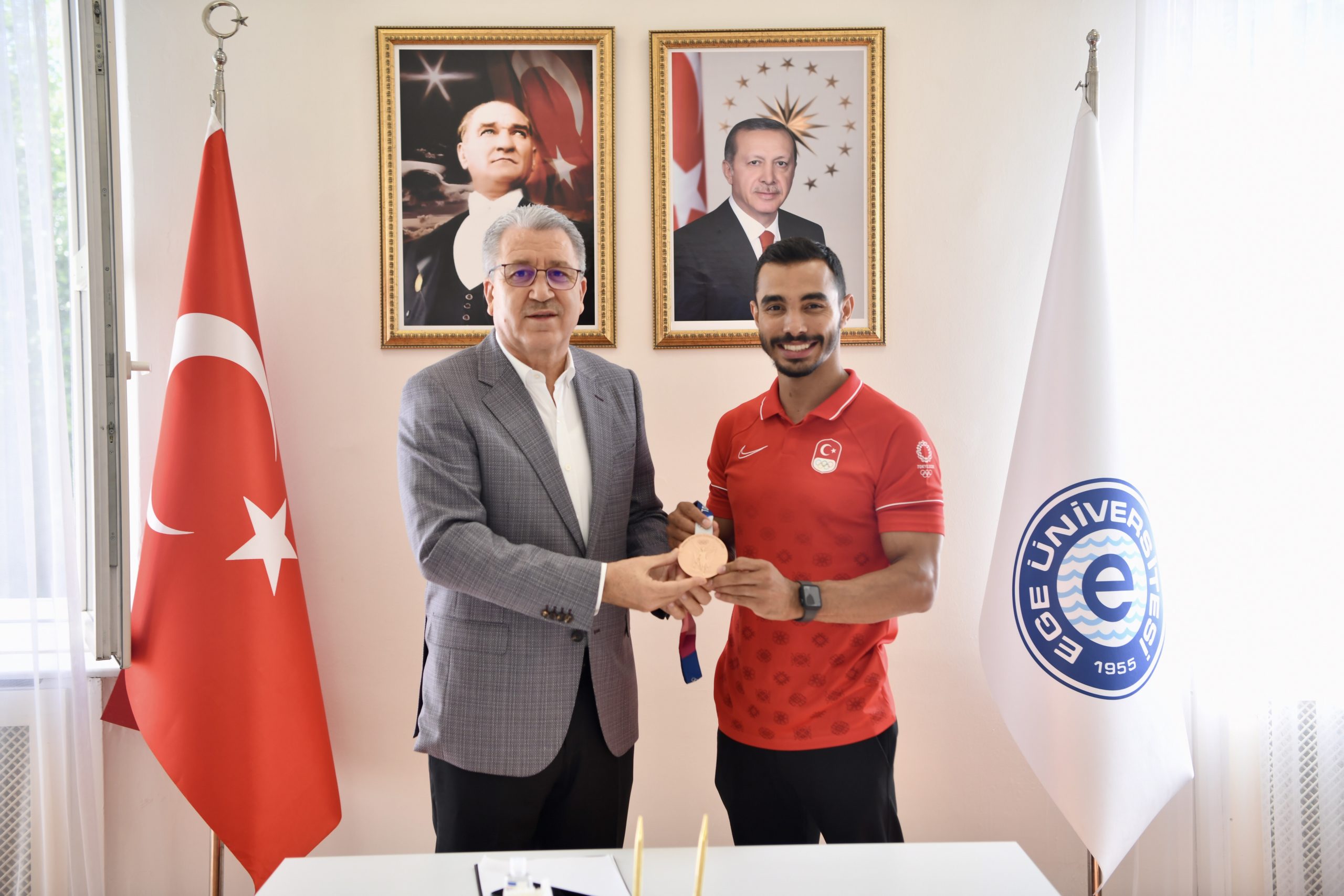 Rektör Budak, Tokyo 2020’de bronz madalya kazanan Arıcan’ı ağırladı