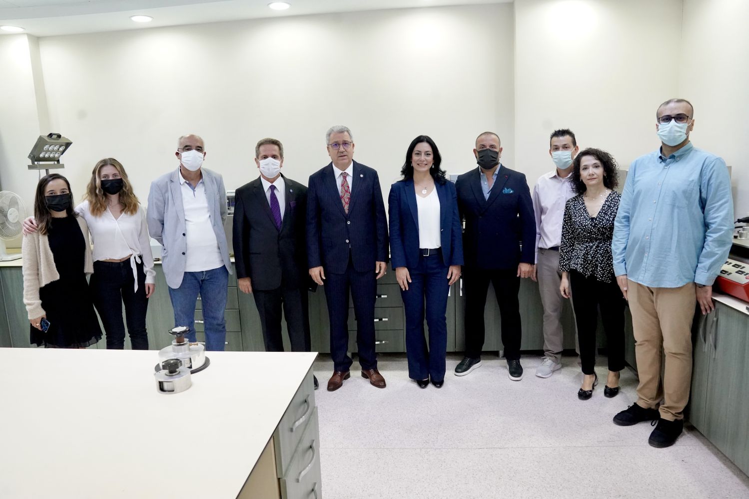 Ege’de geliştirilen “Kumaş Nem İletimi Ölçüm Cihazı” için patent başvurusu yapıldı