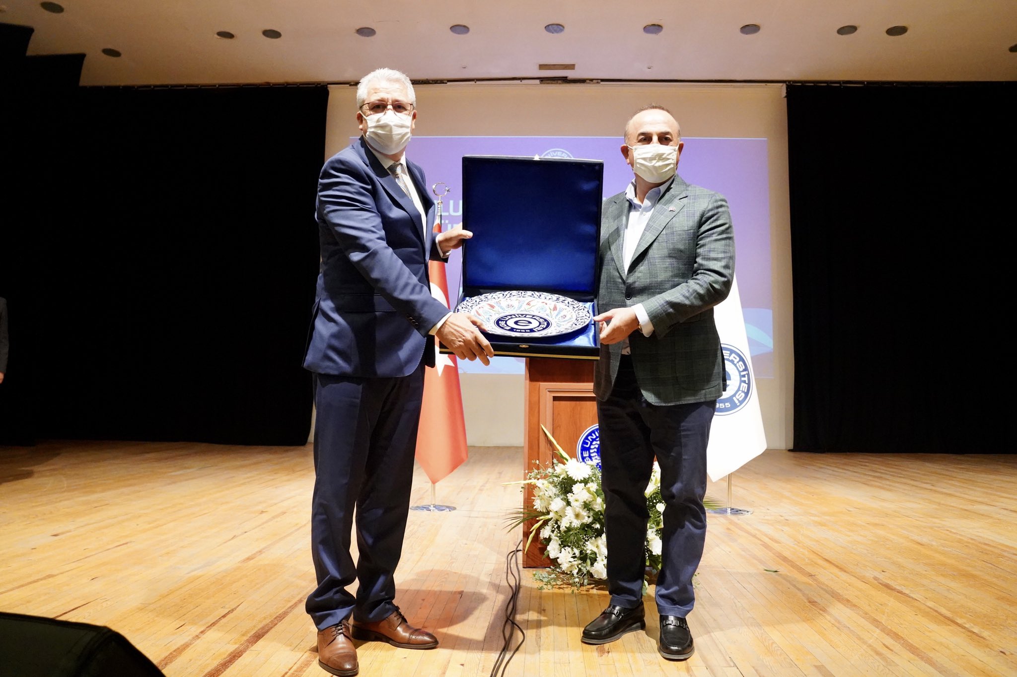 Bakan Çavuşoğlu, Ege Üniversitesine konuk oldu