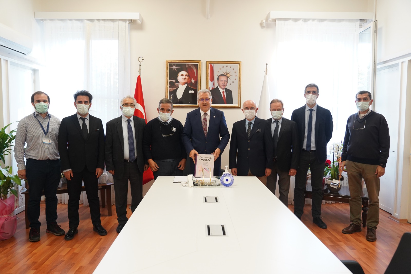 Ege KBB kliniğine Türkiye’de ilk kez üst düzey ameliyathane mikroskobu