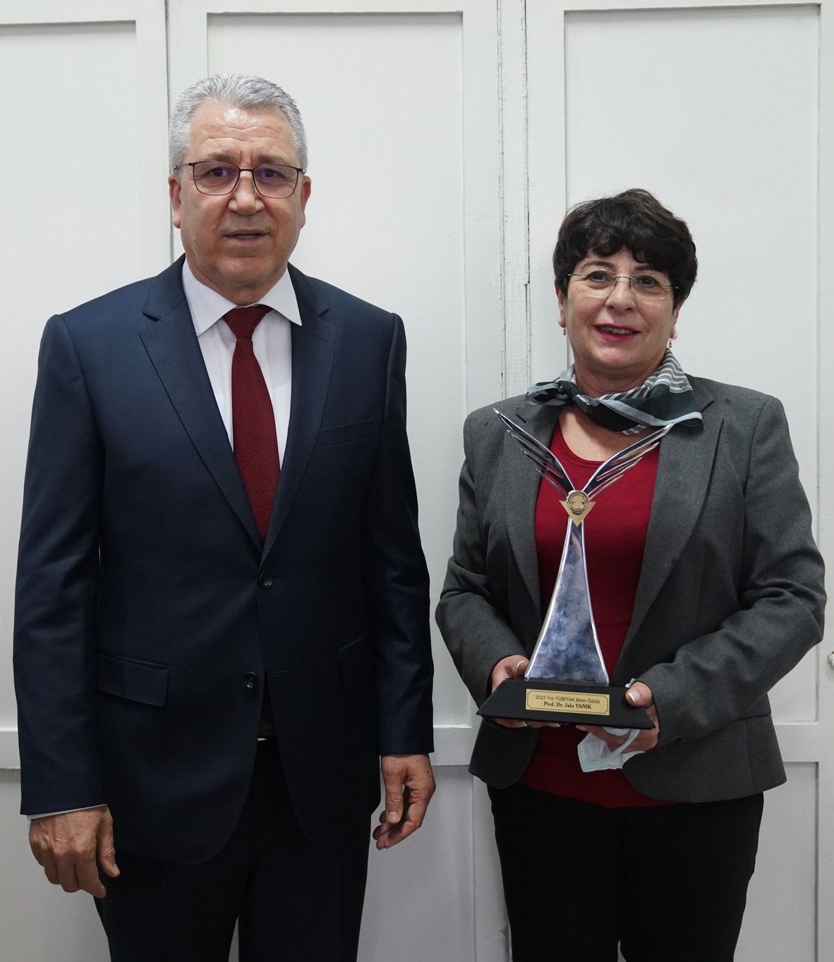 Prof. Dr. Yanık, “Bilim insanı başarılı olmak için başta insani ilişiklere önem göstermelidir”