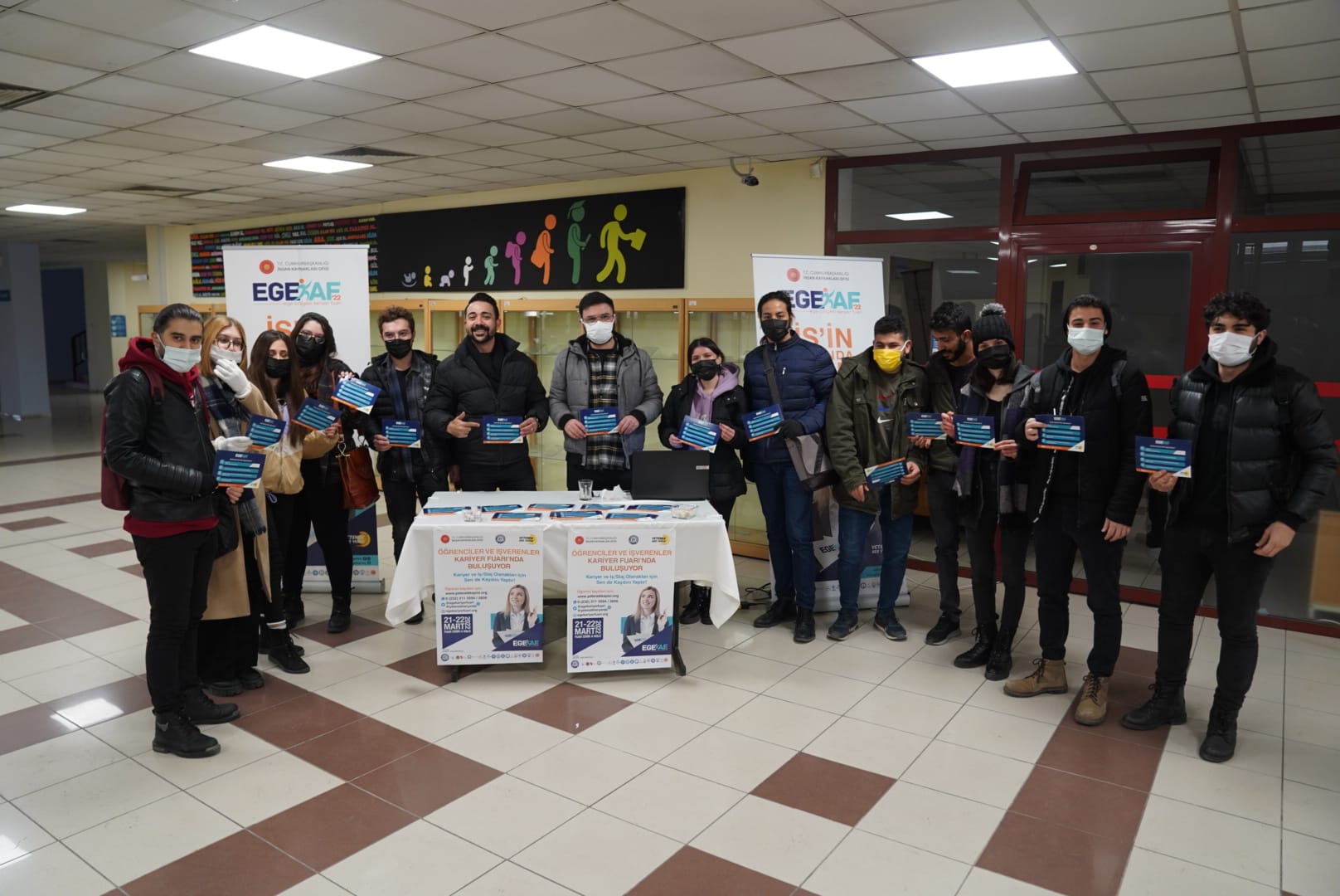 EGEKAF bilgilendirme standı Merkez Kütüphanede öğrencilerle buluşuyor