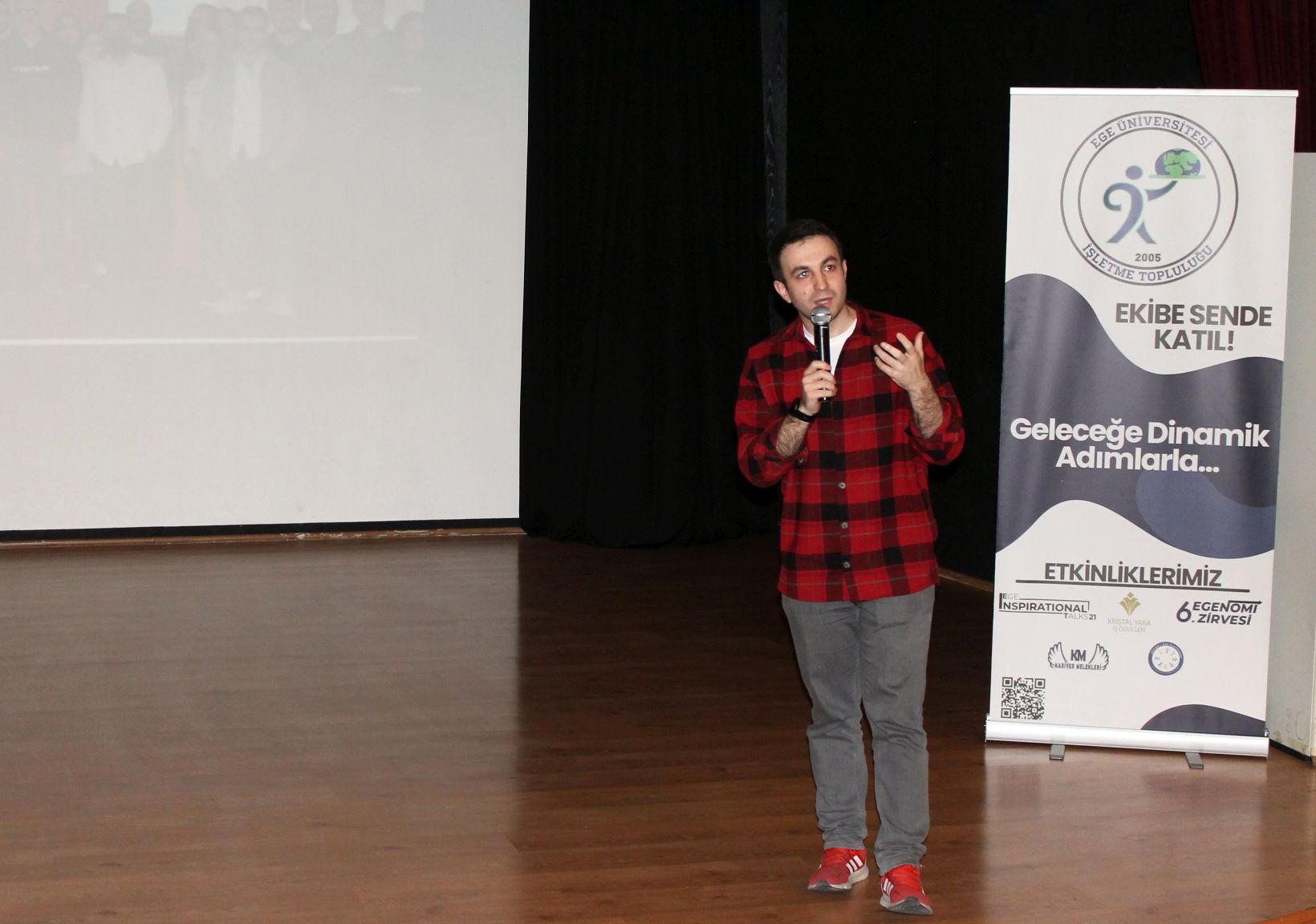 EÜ İşletme Topluluğu “Dijitali Pazarla” etkinliğine ev sahipliği yaptı
