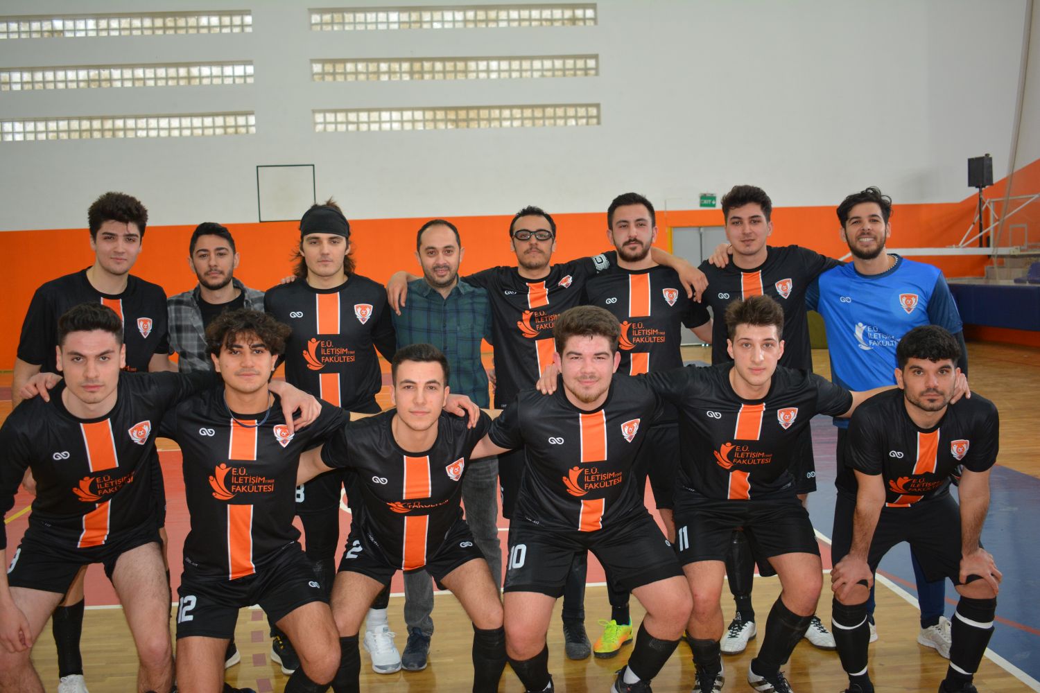 EÜ İletişim Fakültesi Futsal Takımı namağlup çeyrek finale yükseldi