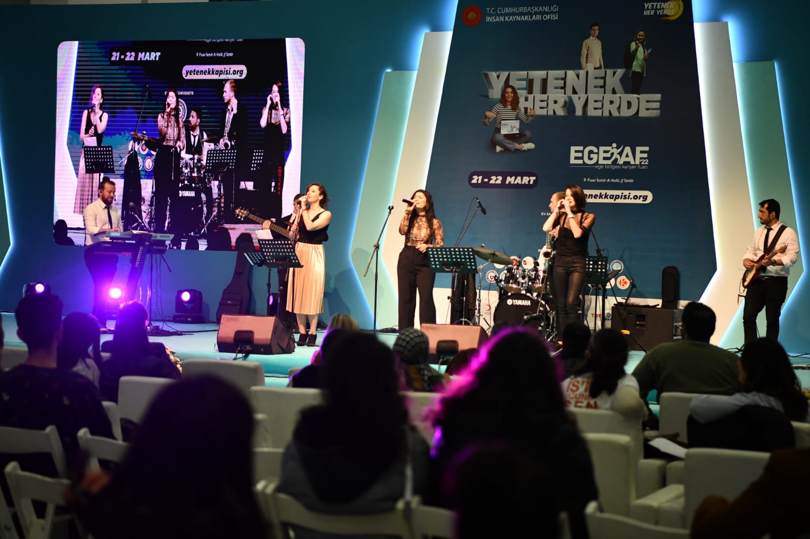 EGEKAF gönüllüleri yorgunluklarını konserle attılar