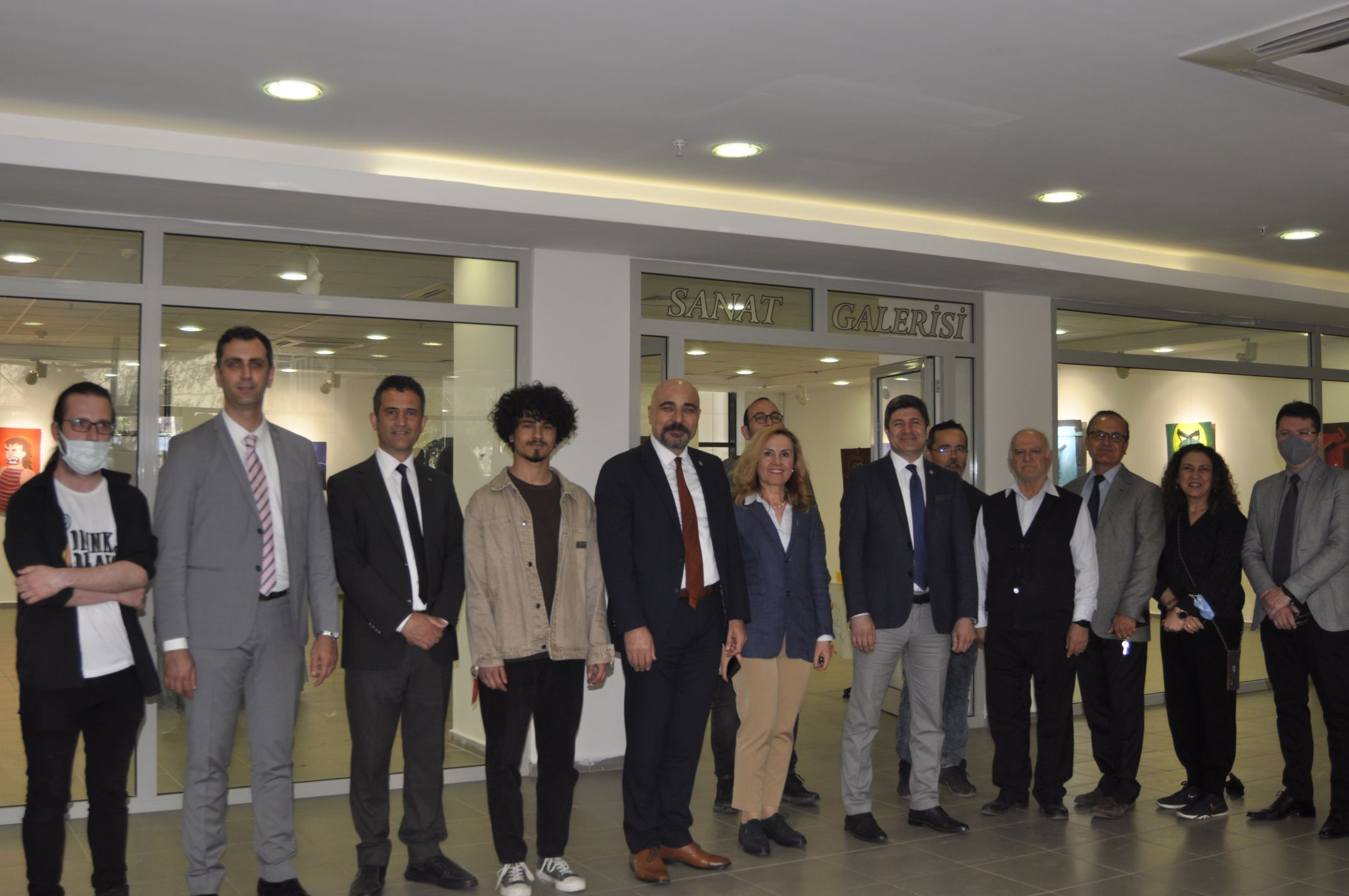 Ege’de “Dişlek” plastik sanatlar sergisine yoğun ilgi