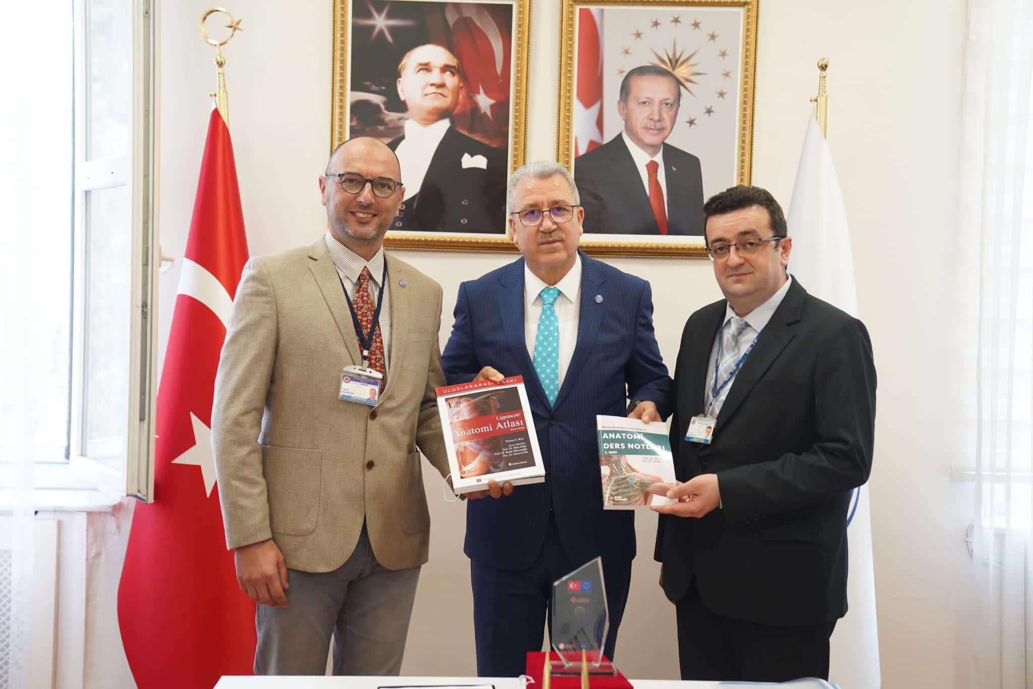 Egeli akademisyenlerden Türkçe literatüre iki yeni eser