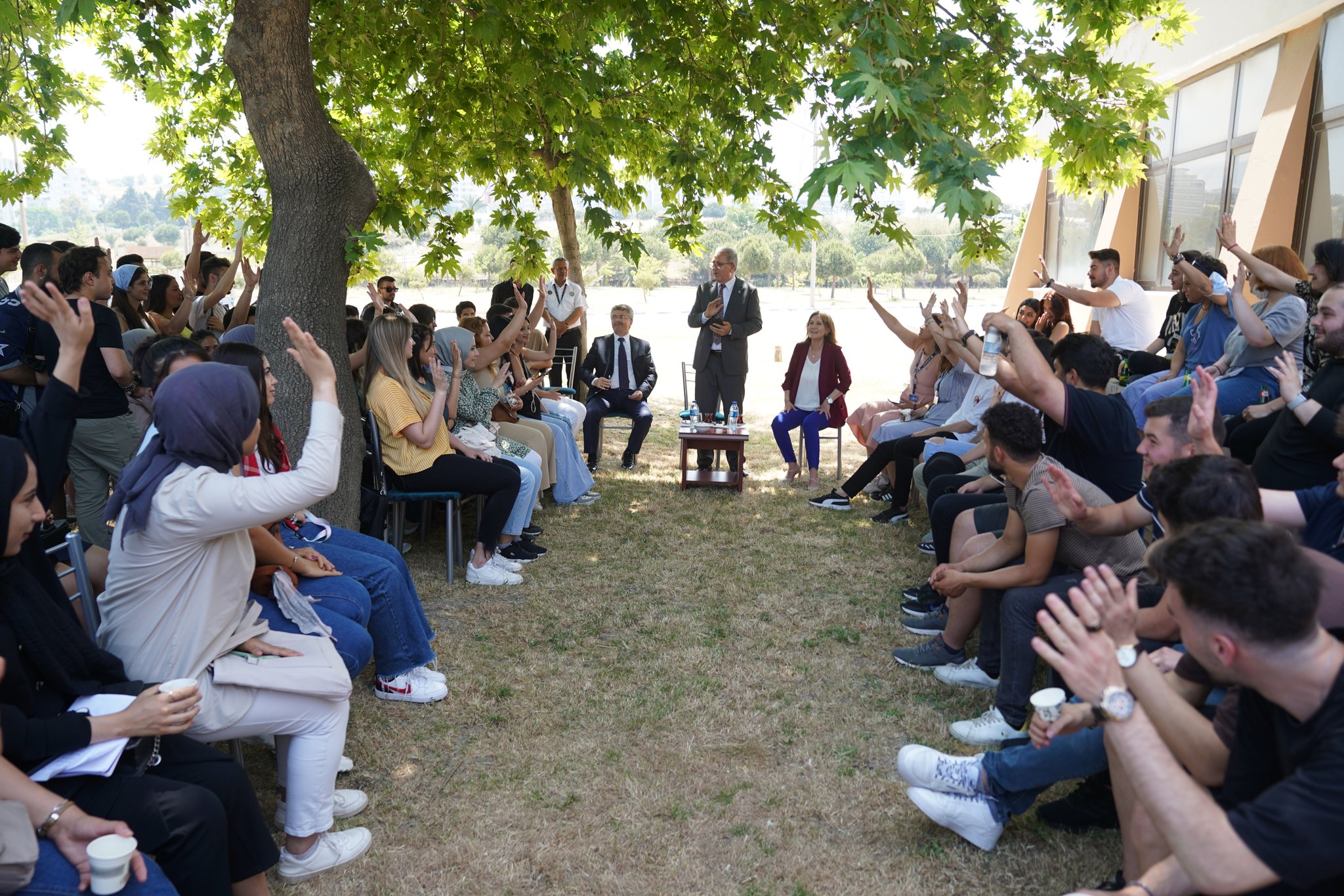 Rektör Budak, Bergama ve Aliağa’da akademisyen ve öğrencilerle bir araya geldi