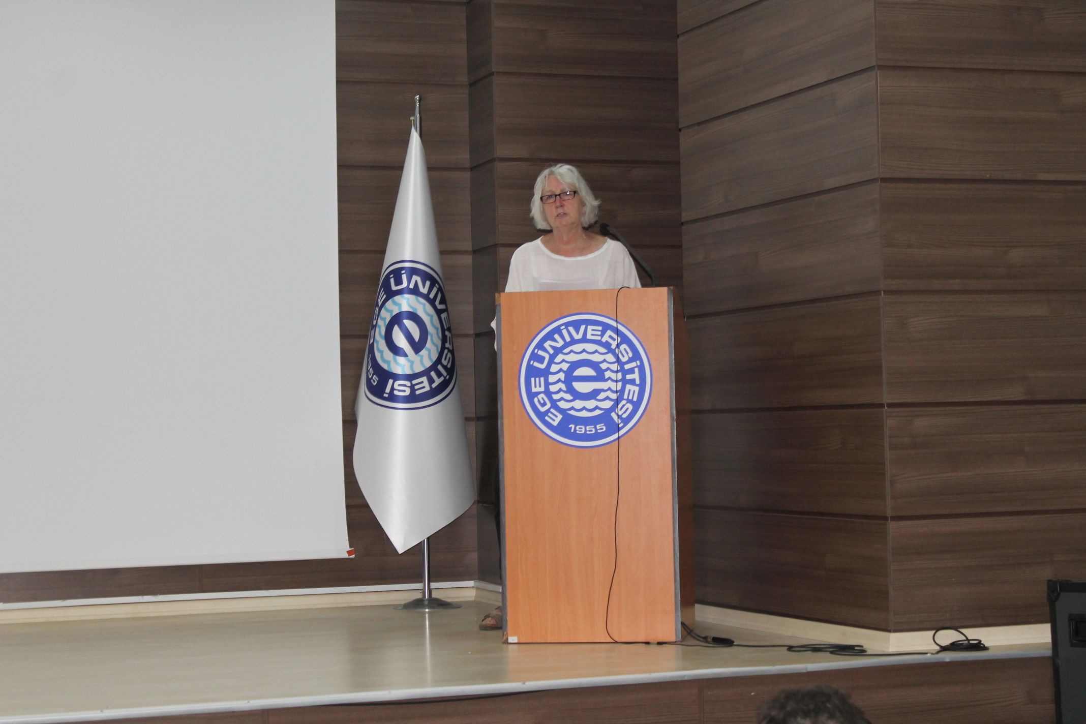 Ege’de Antropoloji alanının önemli ismi Prof. Dr. Durham, konferans verdi