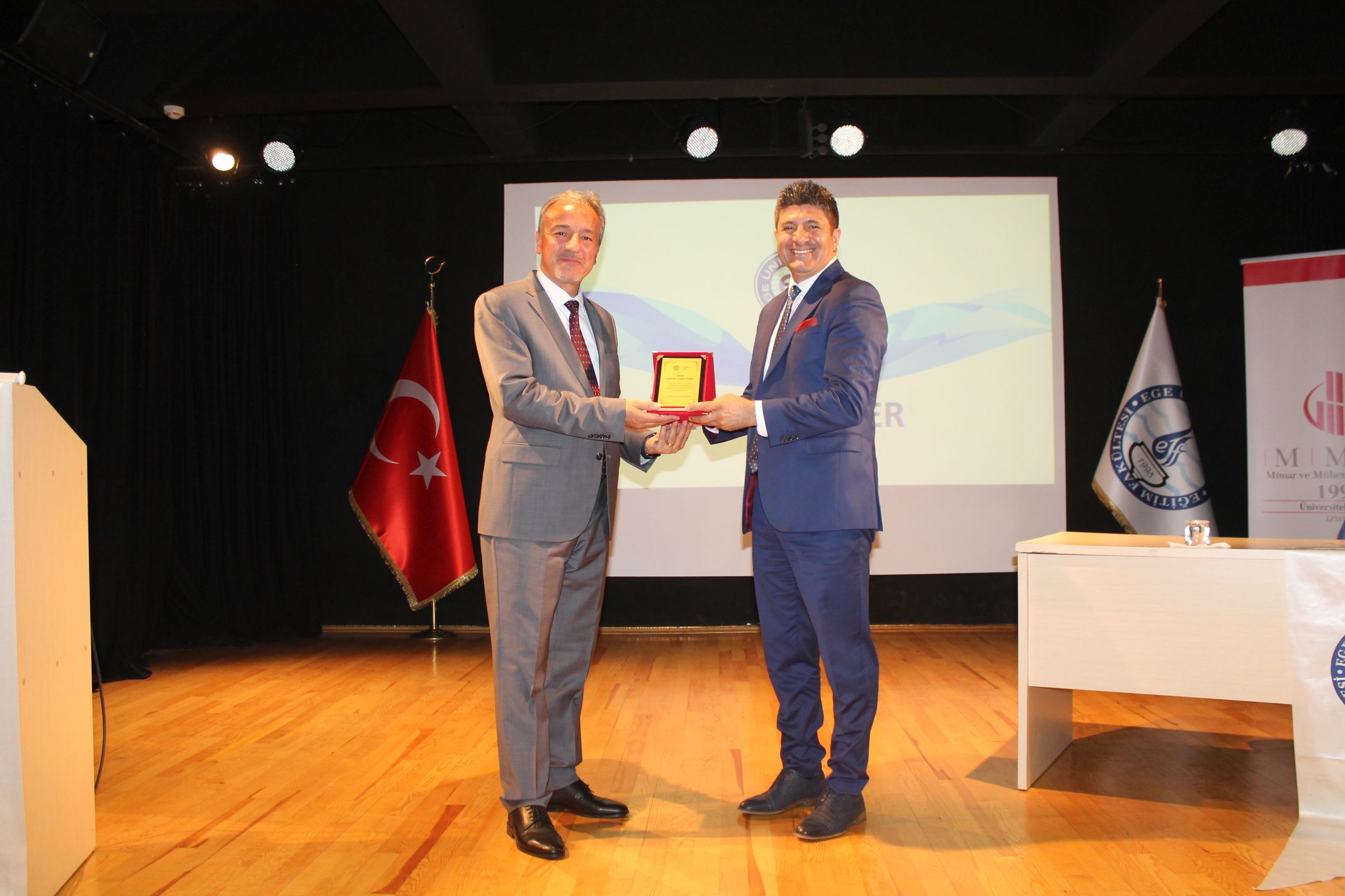 EÜ Genç Kızılay Topluluğu’ndan “Eğitim Zirvesi”