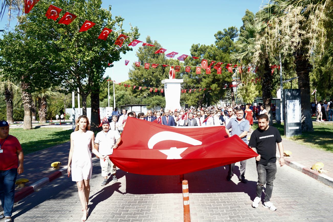 Ege Üniversitesi ‘15 Temmuz’ için tek yürek oldu
