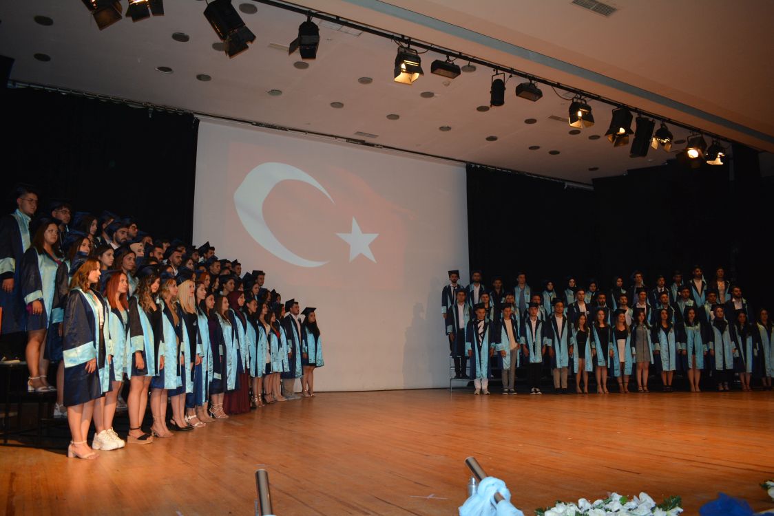 <strong>EÜ Aliağa Meslek Yüksekokulunda mezuniyet coşkusu</strong>