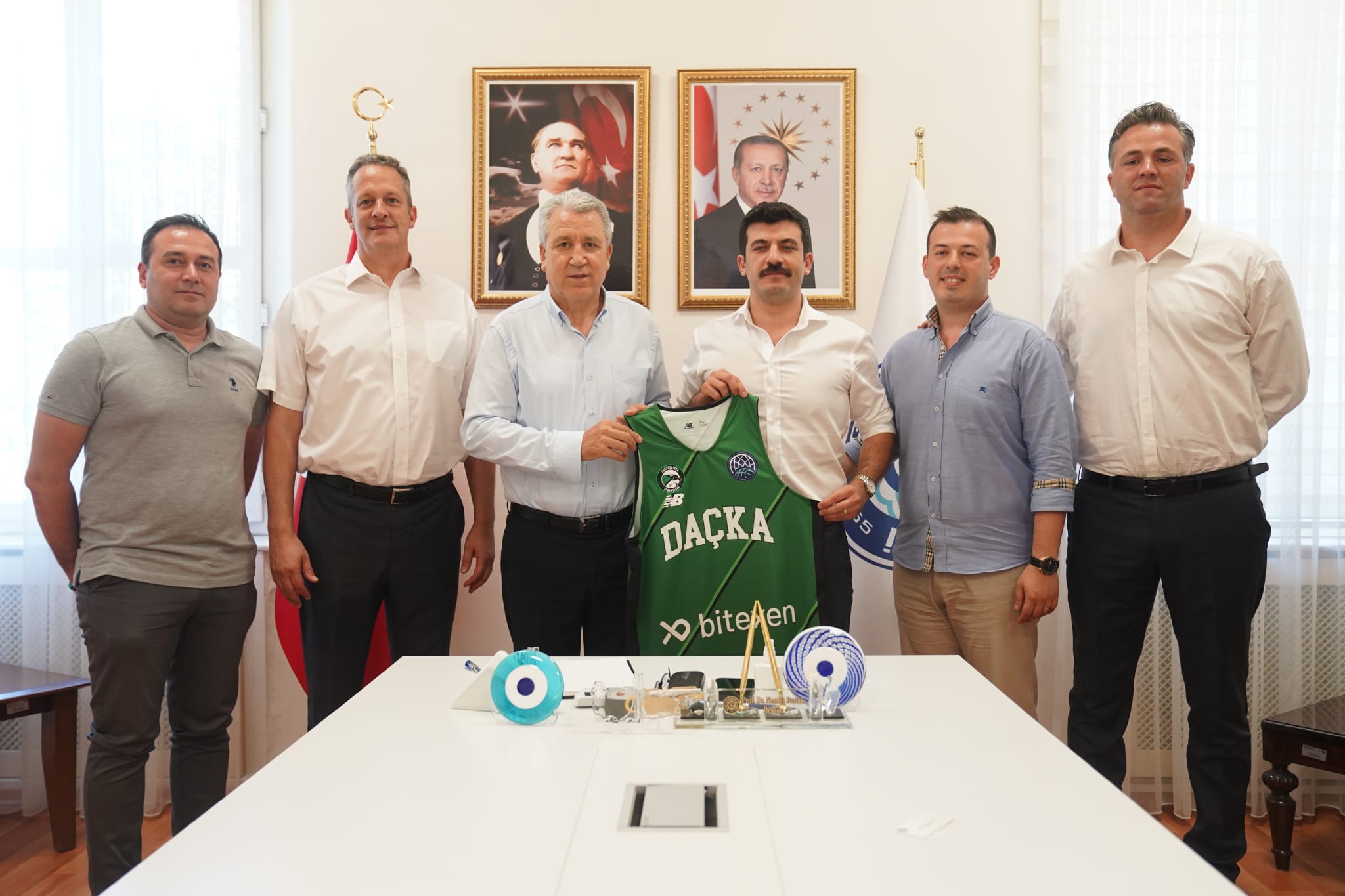 Ege ve Darüşşafaka nitelikli basketbolcular yetiştirmek için kolları sıvadı