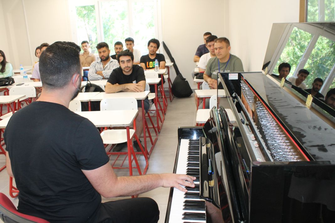 Sanata ilgi duyan gençlerin tercihi: EÜ Devlet Türk Musikisi Konservatuvarı
