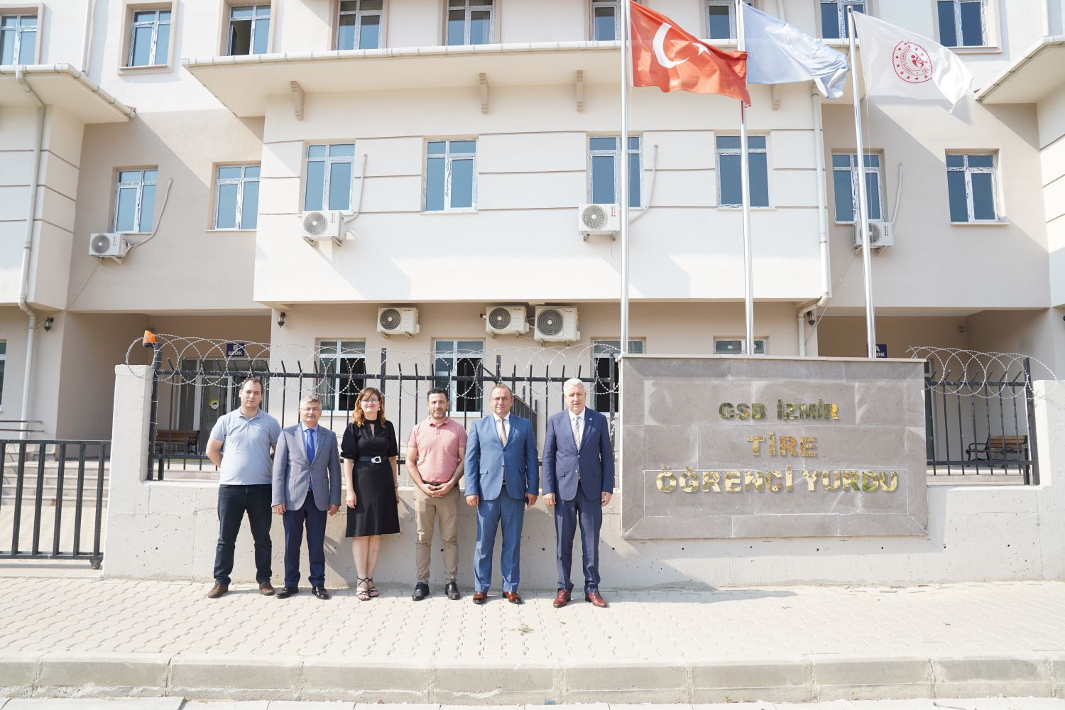 Rektör Budak, “Tire, Bayındır ve Ödemiş’te okuyan öğrencilerimizin ihtiyaçlarını karşılayacak”