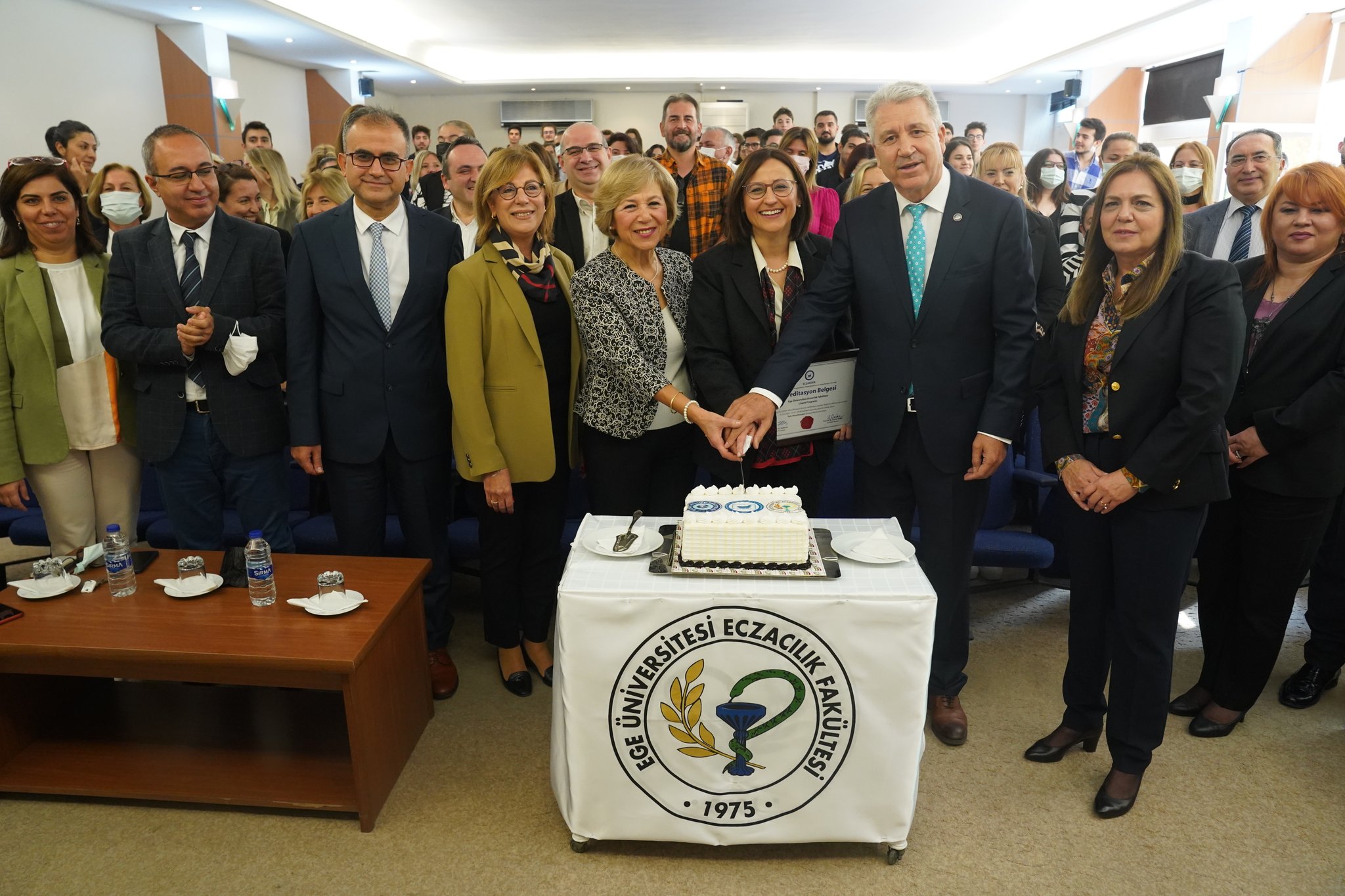 EÜ Eczacılık Fakültesine ikinci kez akreditasyon belgesi verildi