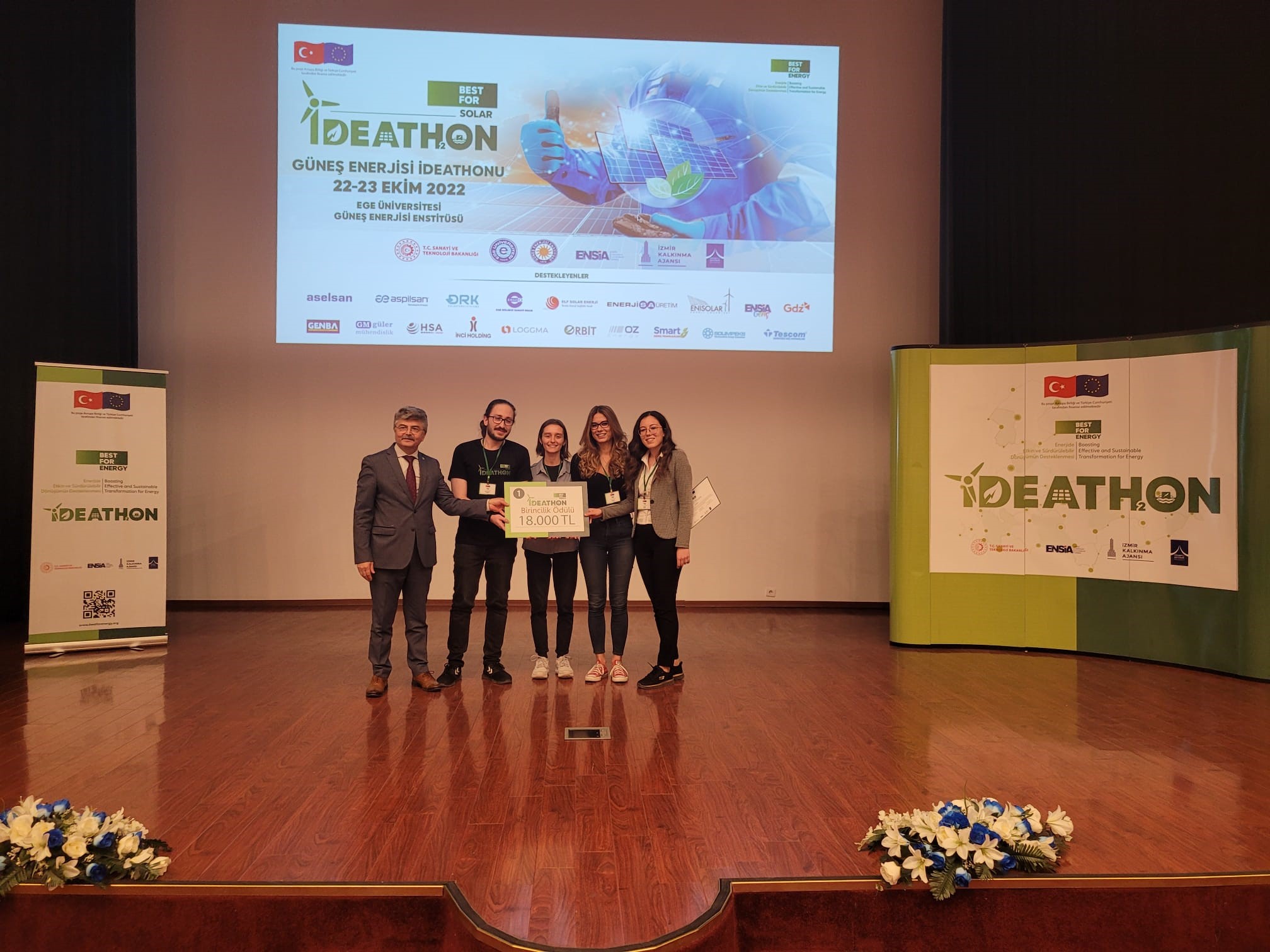 IDEATHON BEST FOR SOLAR’DA PVRefaCE EKİBİ BİRİNCİ OLDU