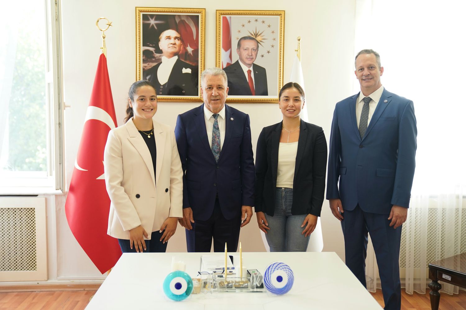 Türkiye’nin gururu Egeli Yüzücülerden Rektör Prof. Dr. Budak’a ziyaret