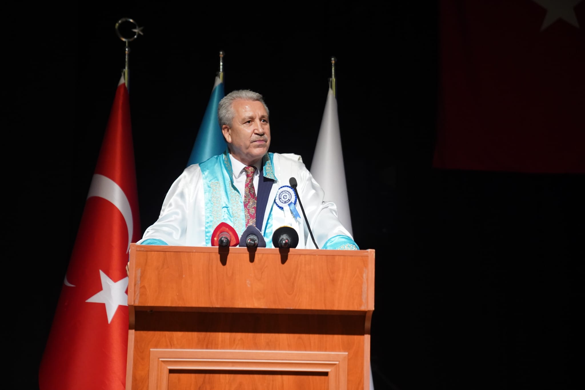 Ege, 20 alanda ilk 10 Türk devlet üniversitesi arasında yer alıyor