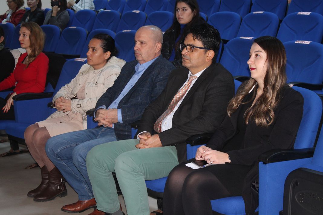 <strong>Doç. Dr. Ekşi “Toplumları başarıya ulaştıran kadınlardır”</strong>