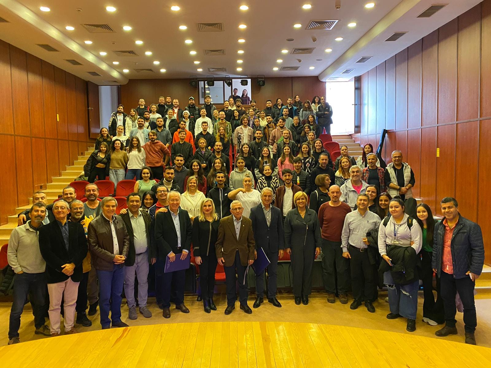 Türk Halk Oyunları Bölümü duayen hocaları yeni nesille buluştu