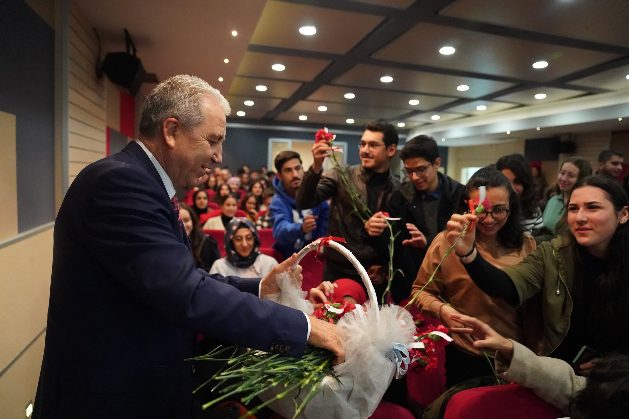 <strong>Rektör Prof. Dr. Budak, “Öğretmenlerimiz, geleceğimizi inşa eden insanlardır”</strong>