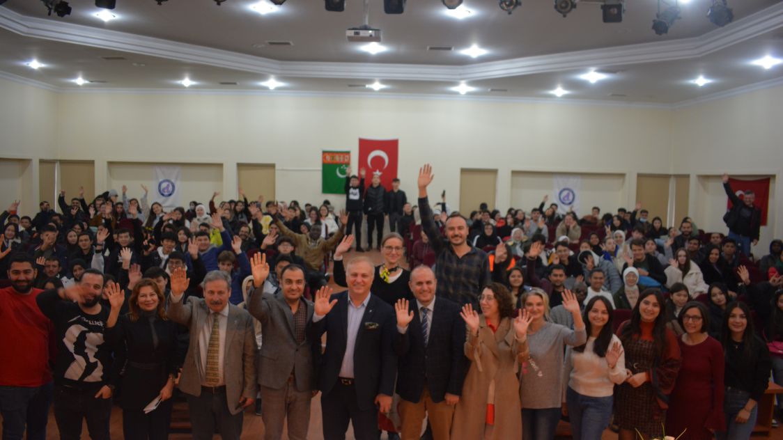 <strong>Ege Üniversitesi Türkçe öğrenenlere “hoş geldiniz” dedi</strong>
