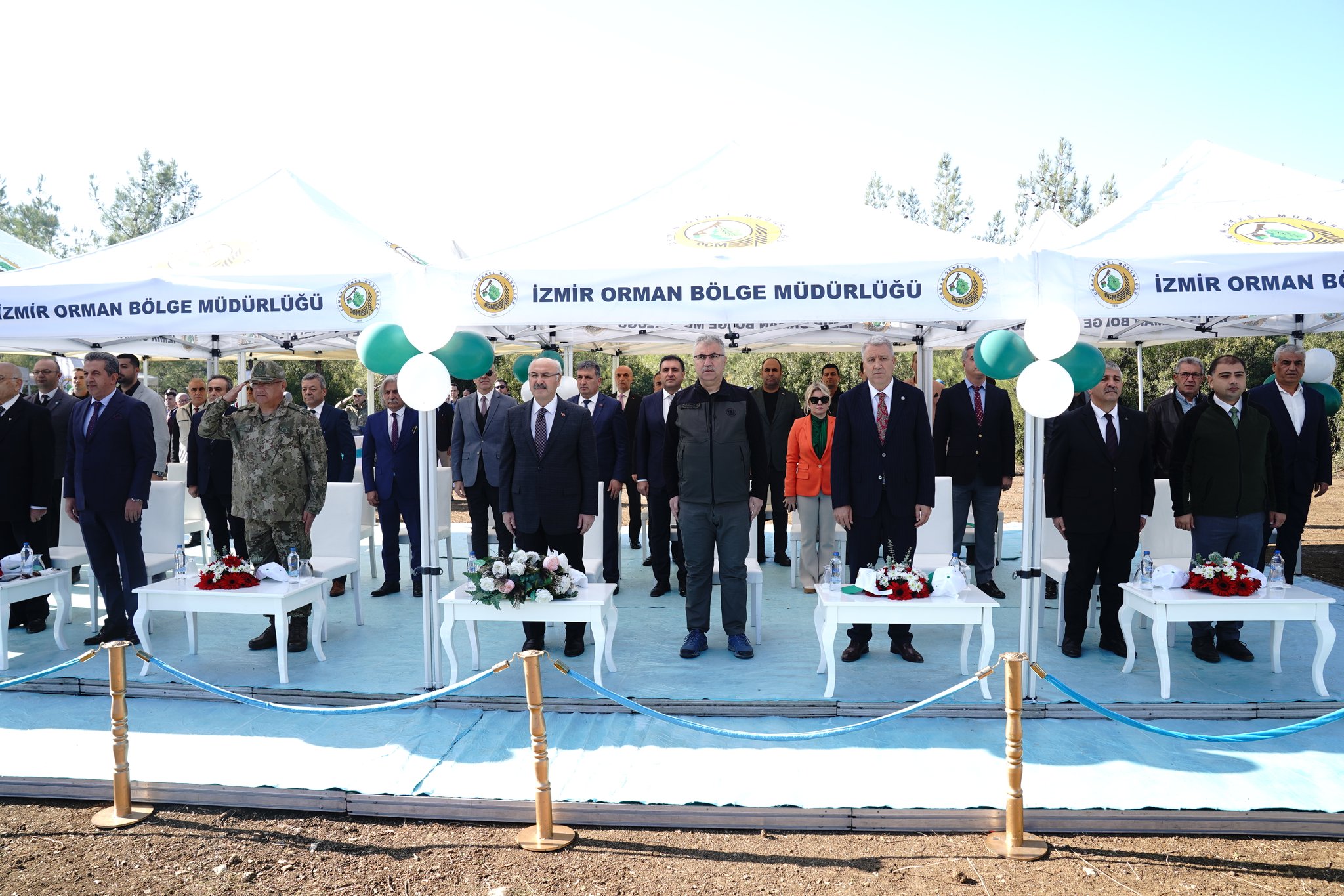 <strong>Ege Üniversitesi Ailesi, Milli Ağaçlandırma Gününde fidanları toprakla buluşturdu</strong>