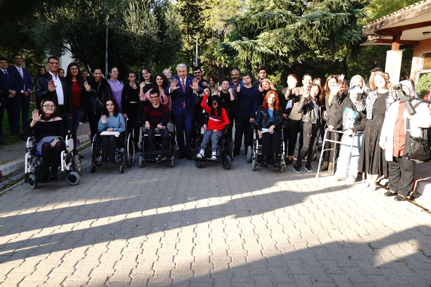 <strong>Rektör Prof. Dr. Budak, engelli öğrenci ve aileleri ile bir araya geldi</strong>