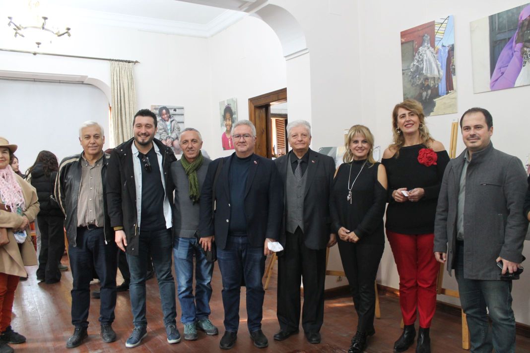 <strong>Ege Üniversitesi 50. Yıl Köşkü’nde “Basmane’nin Yüzleri” sergisi ziyaretçilerle buluştu</strong>