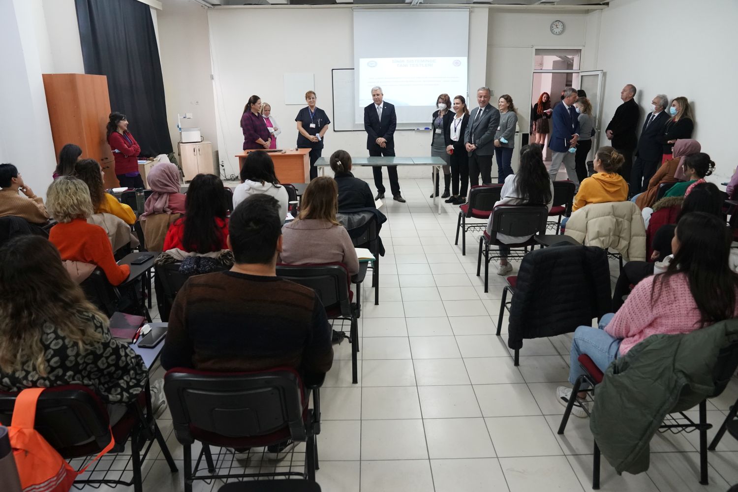 <strong>Ege Üniversitesinde, Türkiye’nin dört bir yanından hemşire ve teknikerlere eğitim veriliyor</strong>