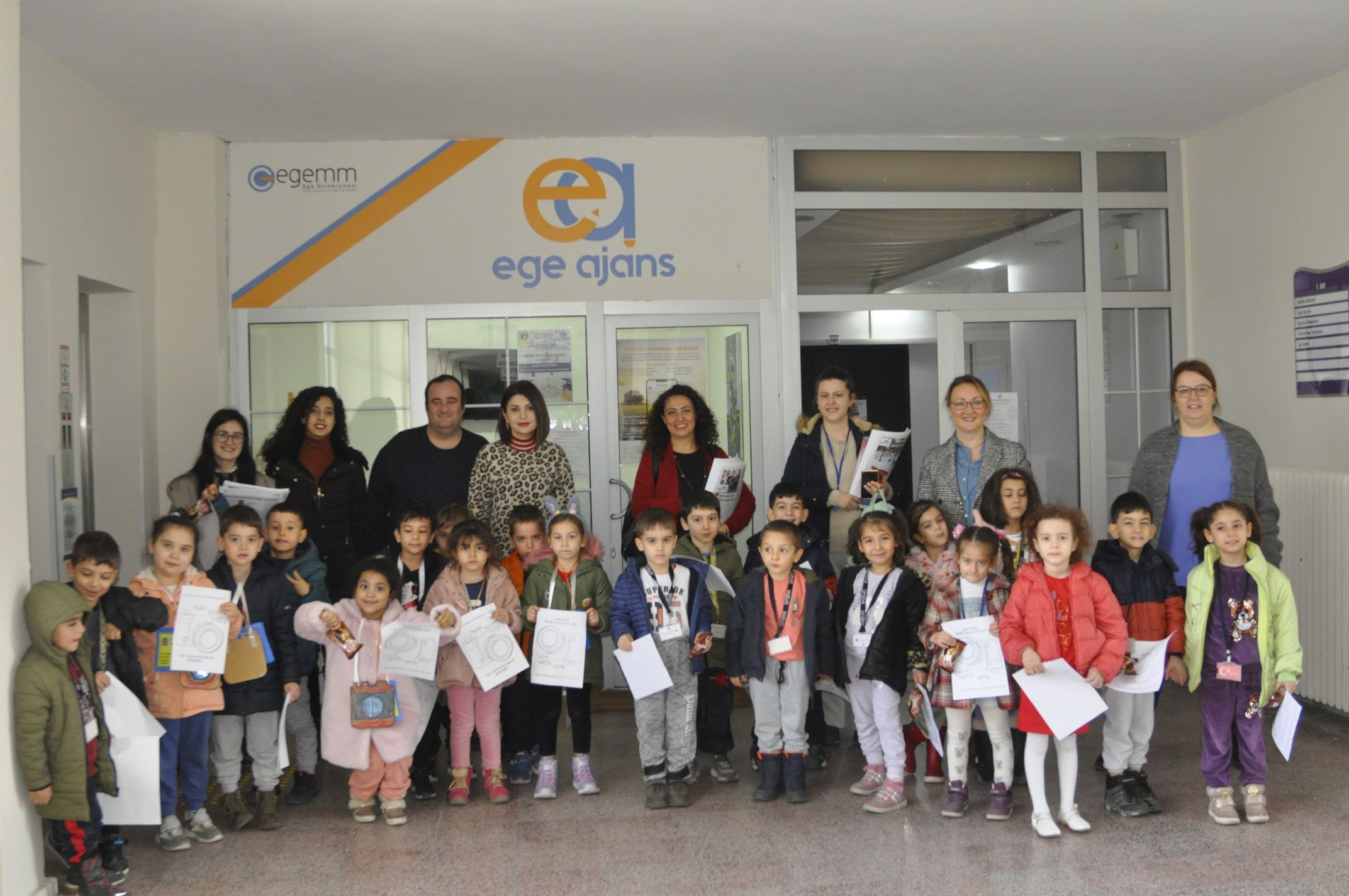 <strong>Egeli Miniklerden EGEMM’e sürpriz “Gazeteciler Günü” ziyareti</strong>