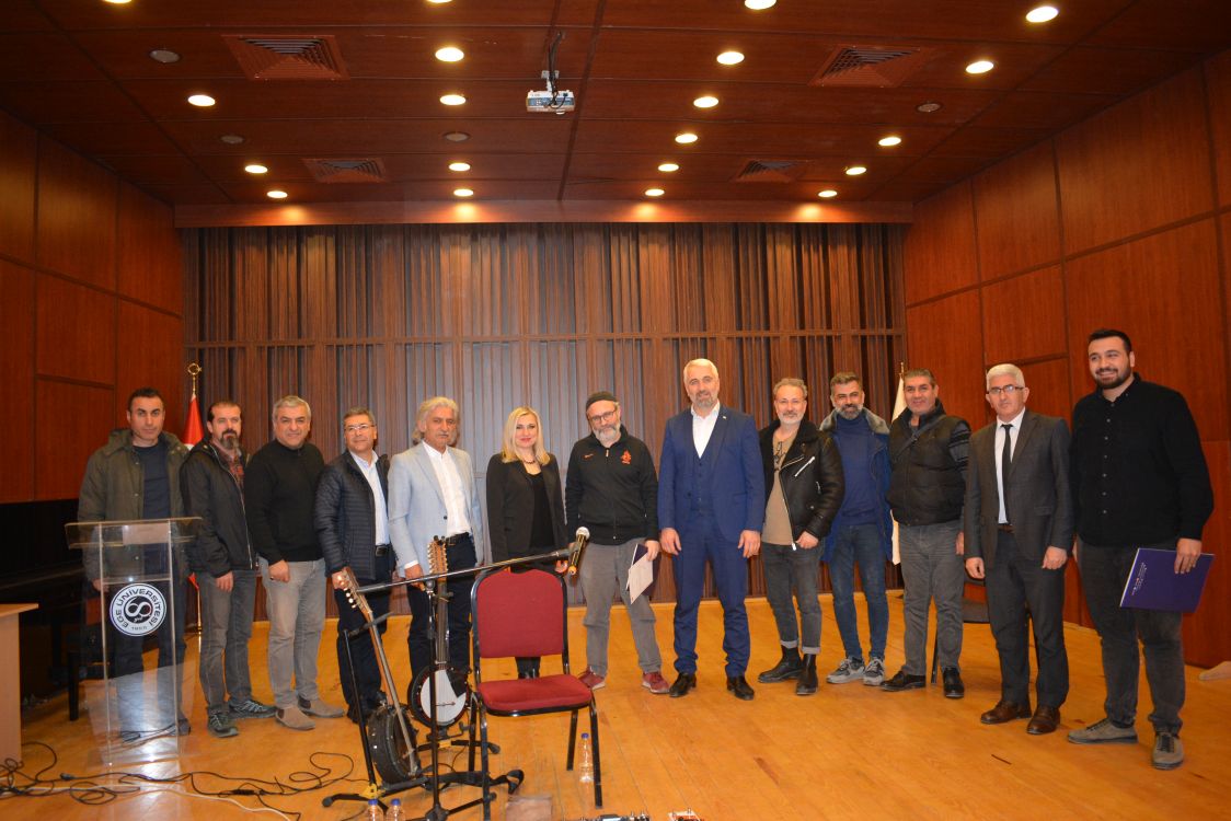 <strong>Peker, “Cümbüş, müzik kültürümüzün önemli bir simgesidir”</strong>