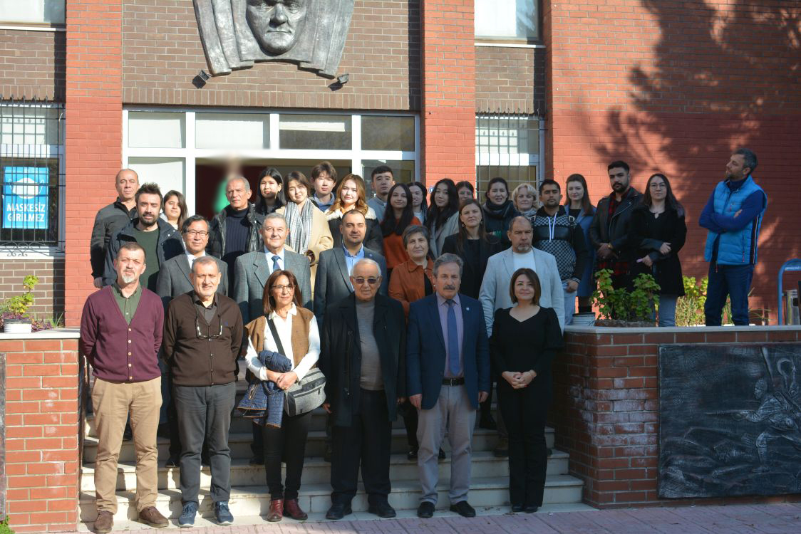 <strong>Ege’de “Uluslararası Türk Dünyası Sanat Eserleri ile Yazma ve Matbu Eserler Koleksiyonu” Sergisi açıldı</strong>