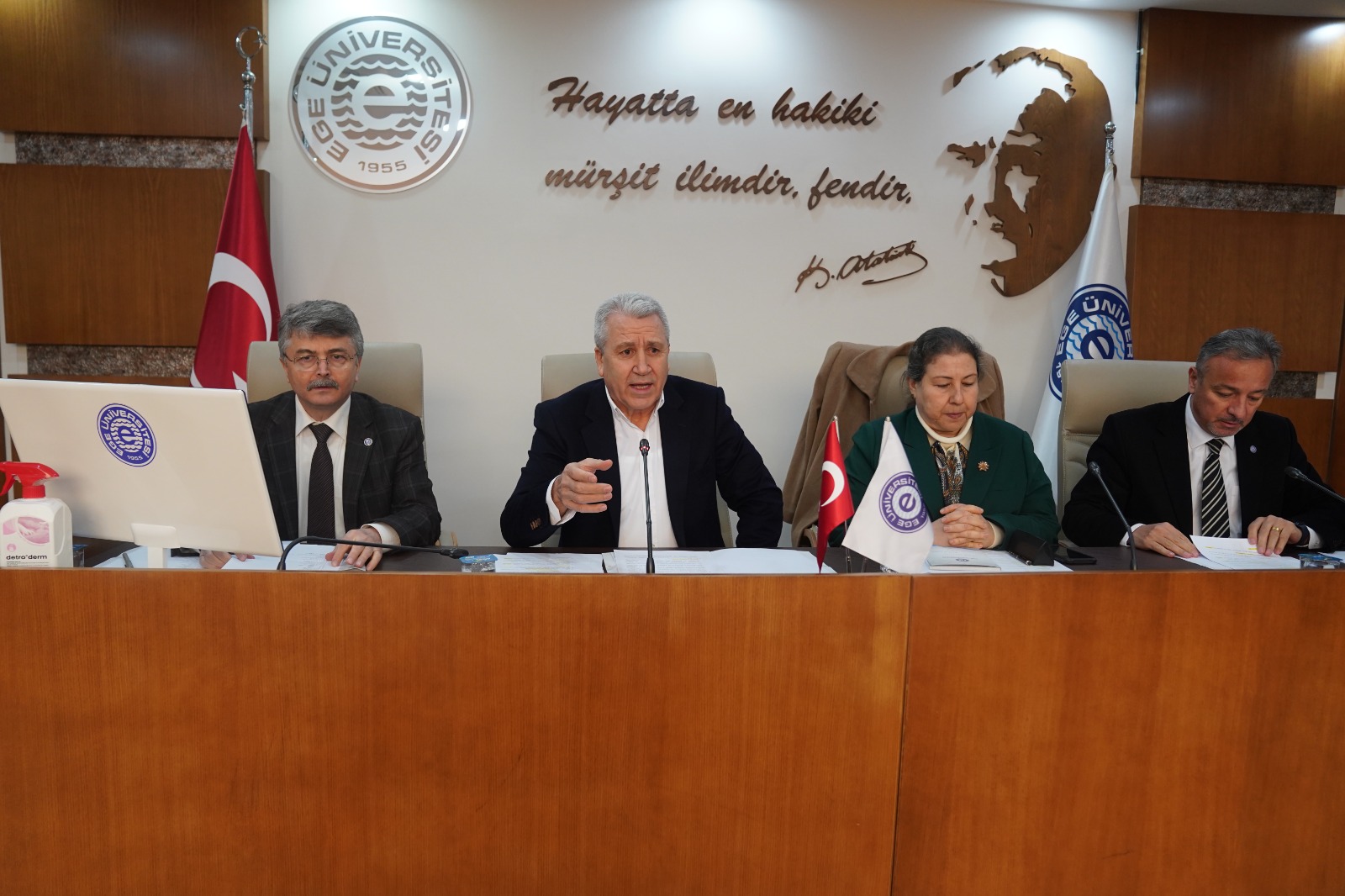 <strong>Ege Üniversitesi Senatosu deprem gündemiyle acil toplandı</strong>