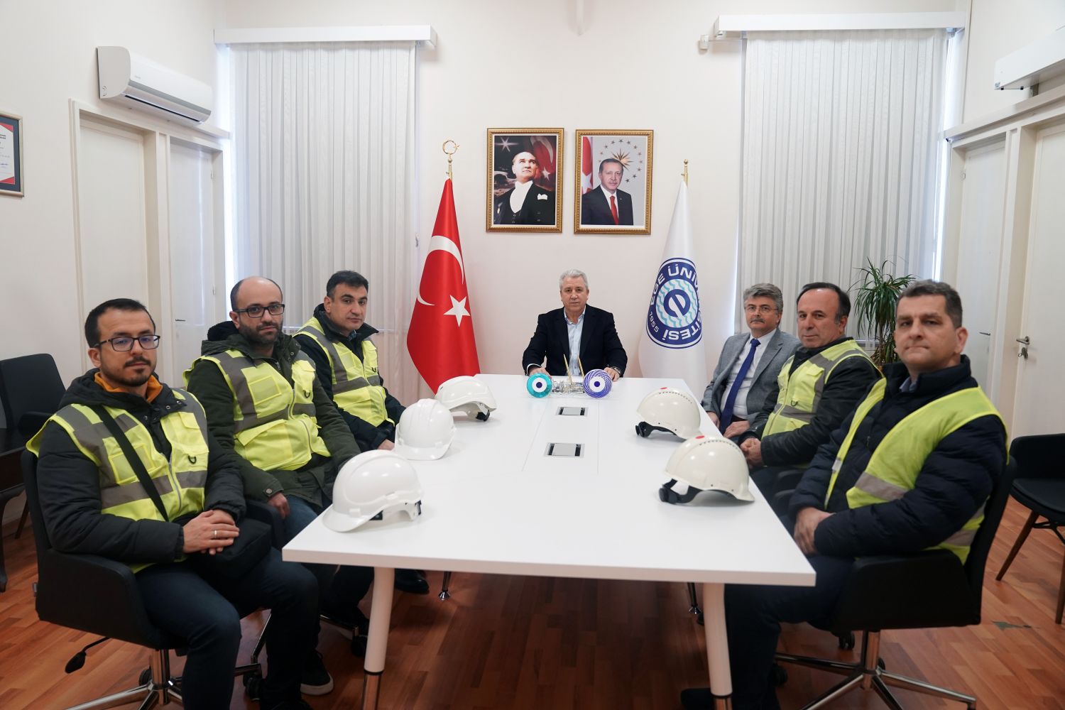 <strong>Ege Üniversitesinden uzman ekip deprem bölgesinde incelemelerde bulunacak</strong>