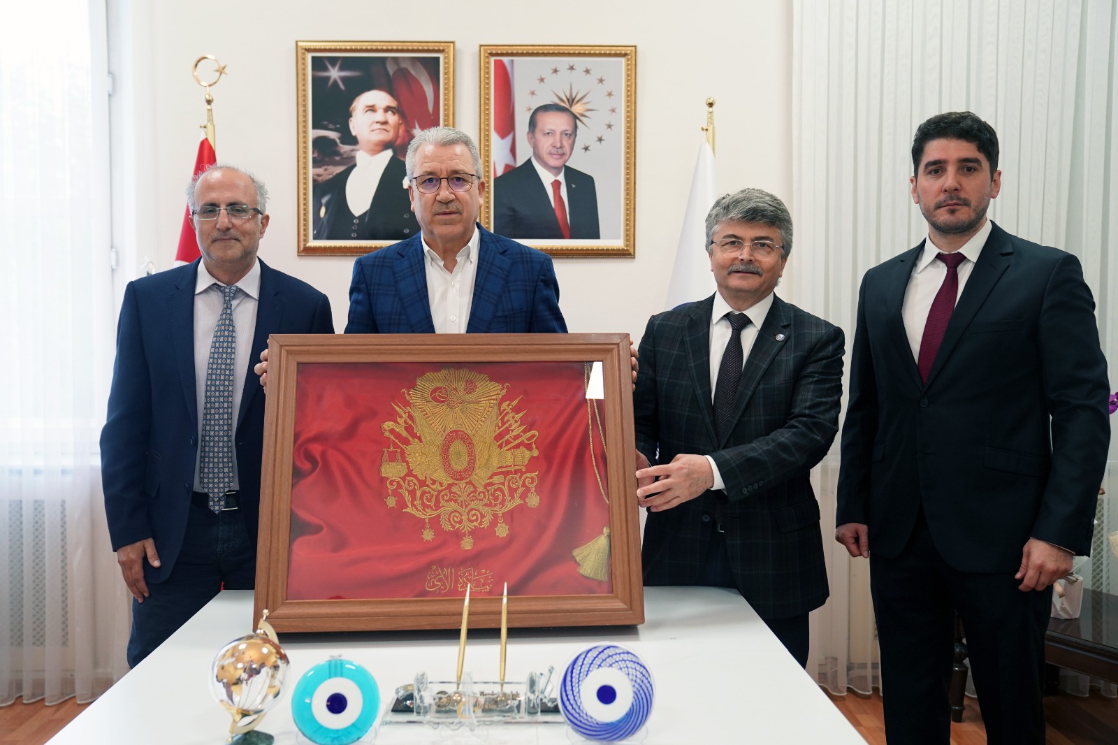 <strong>Rektör Budak, “Bu kutsal sancak, geçmişte düşmediği gibi gelecekte de asla düşmeyecek”</strong>