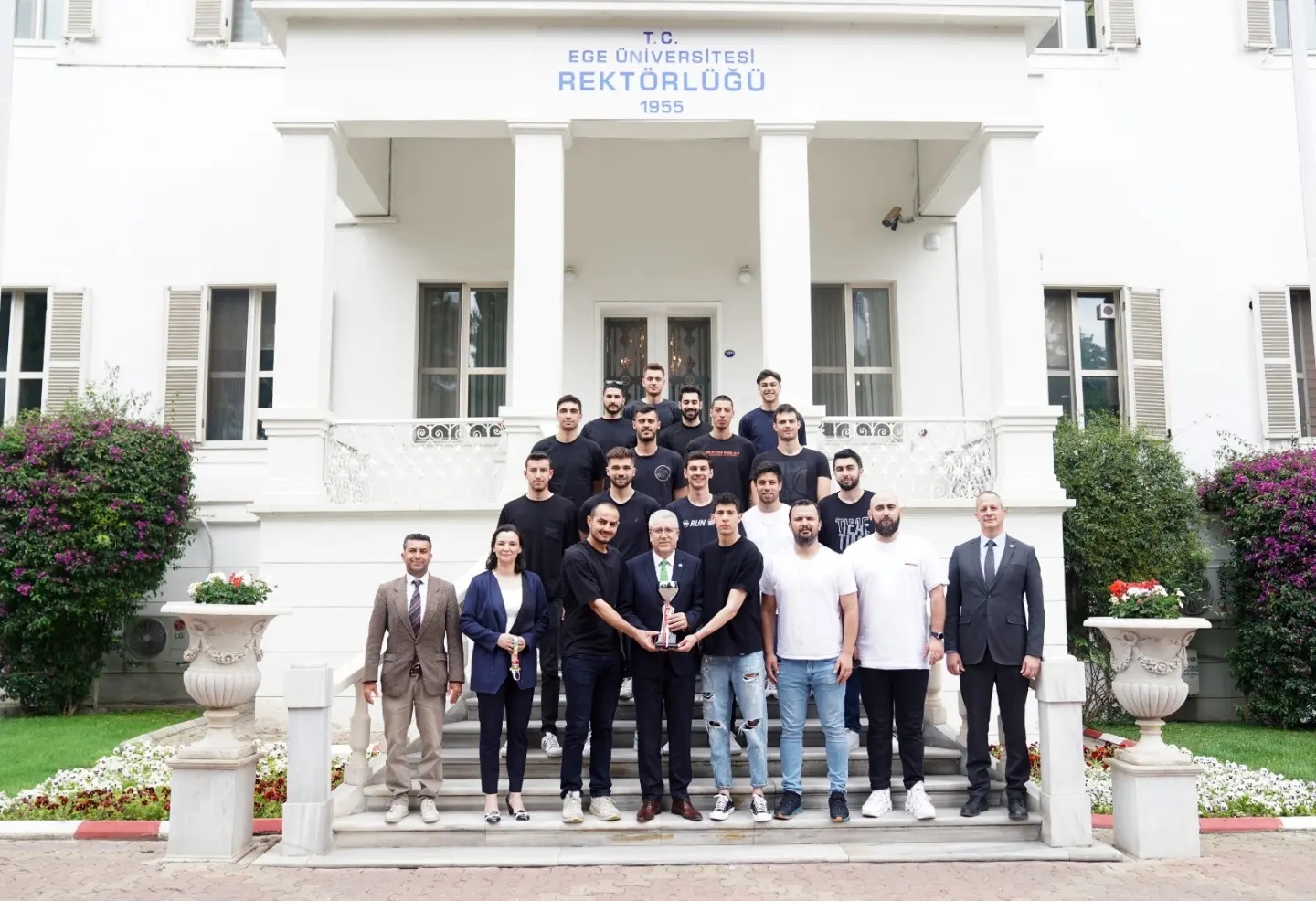 EÜ Erkek Voleybol Takımı Türkiye şampiyonu!