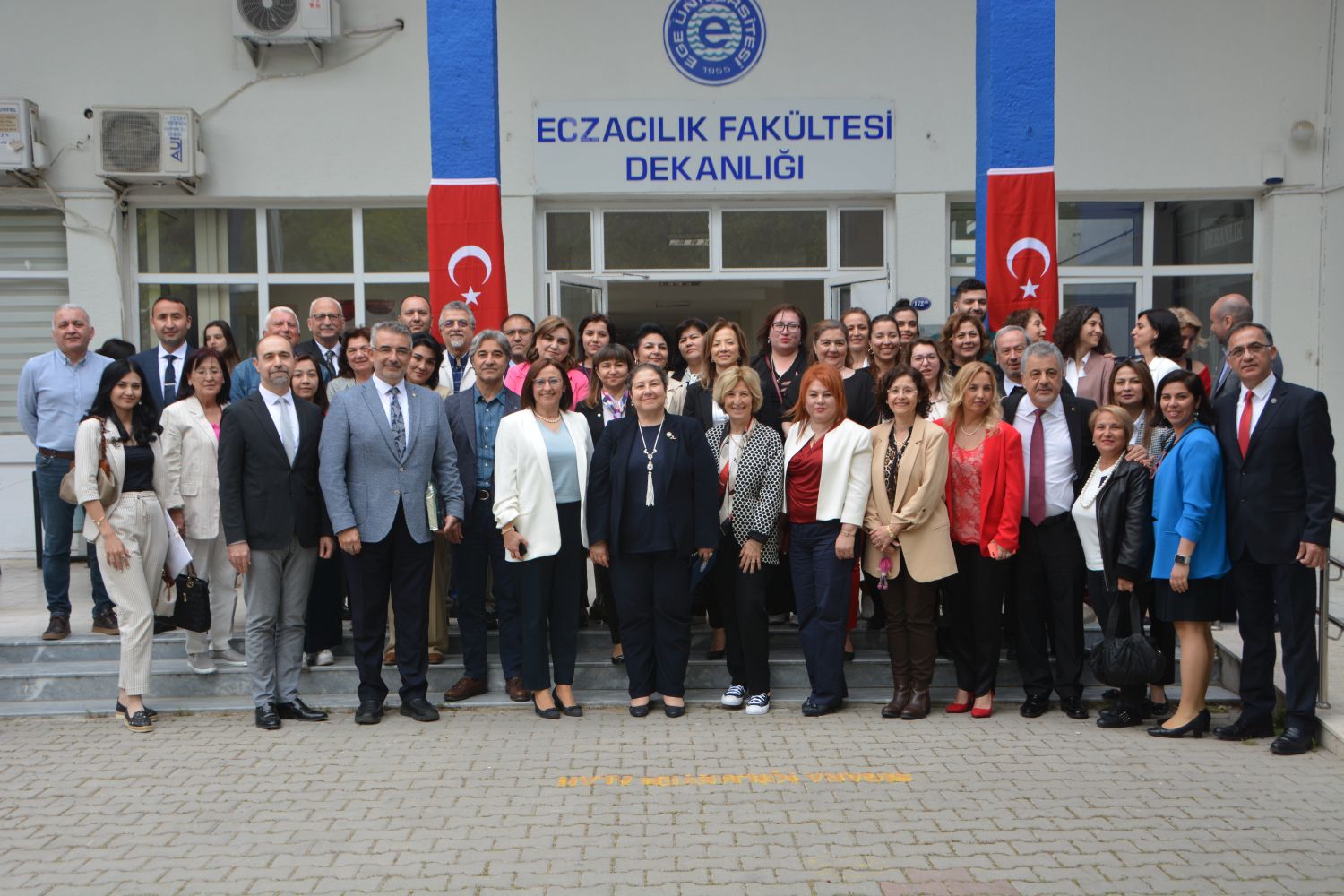 <strong>Prof. Dr. Yücel “Eczacılar, halka en yakın sağlık danışmanlarıdır”</strong><br>