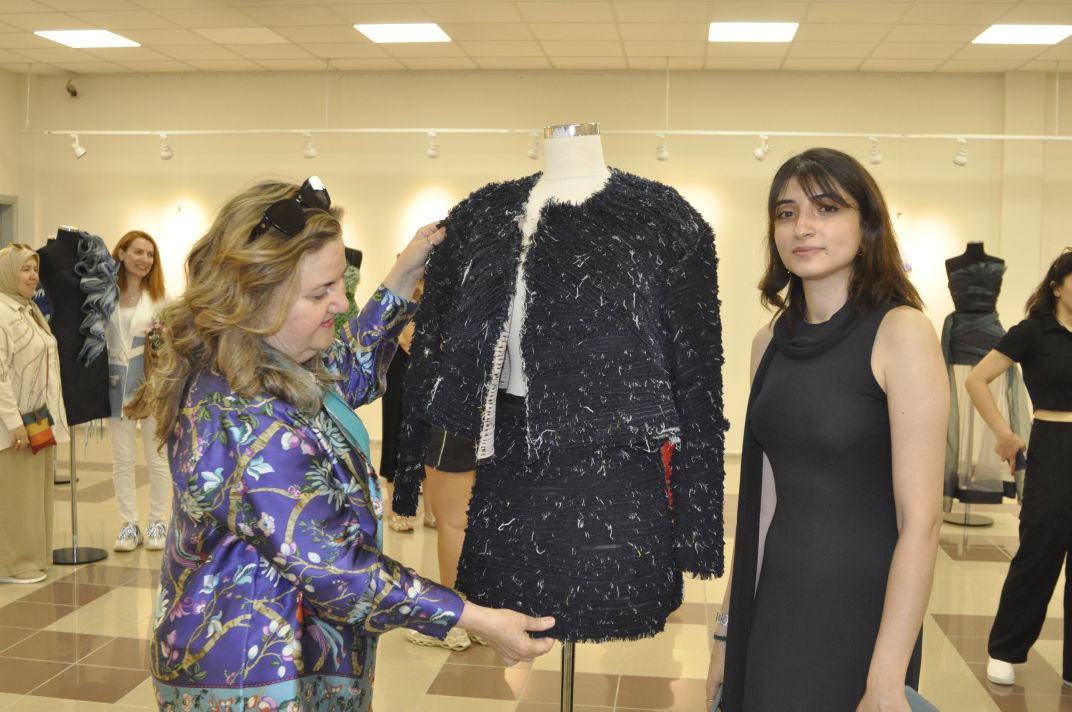 EÜ Moda ve Tasarım Yüksekokulu Drapaj Dersi Sergisi Gelenekselleşiyor