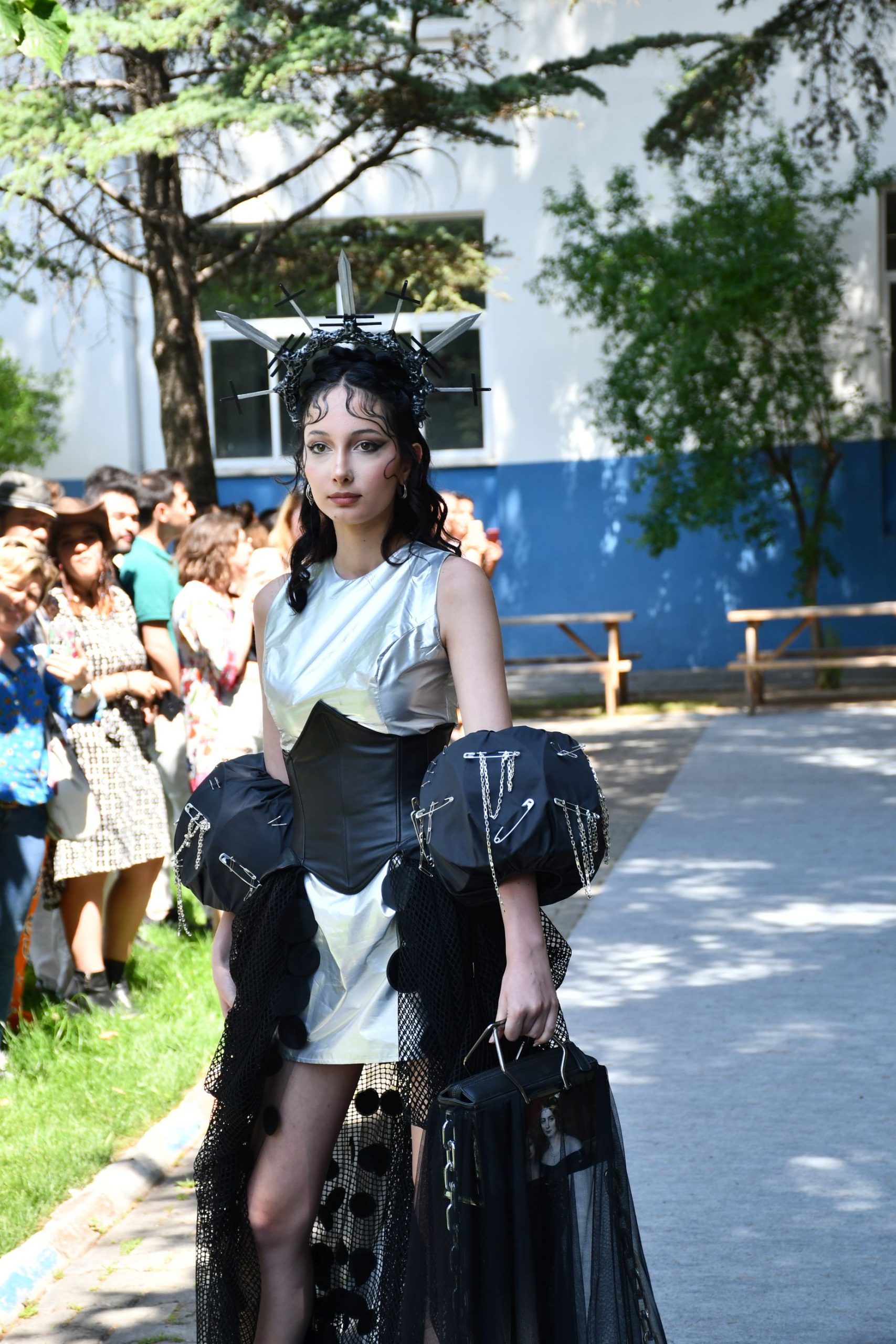 Ege Üniversitesi Moda ve Tasarım Yüksekokulunun ilk mezunlarından moda şovu
