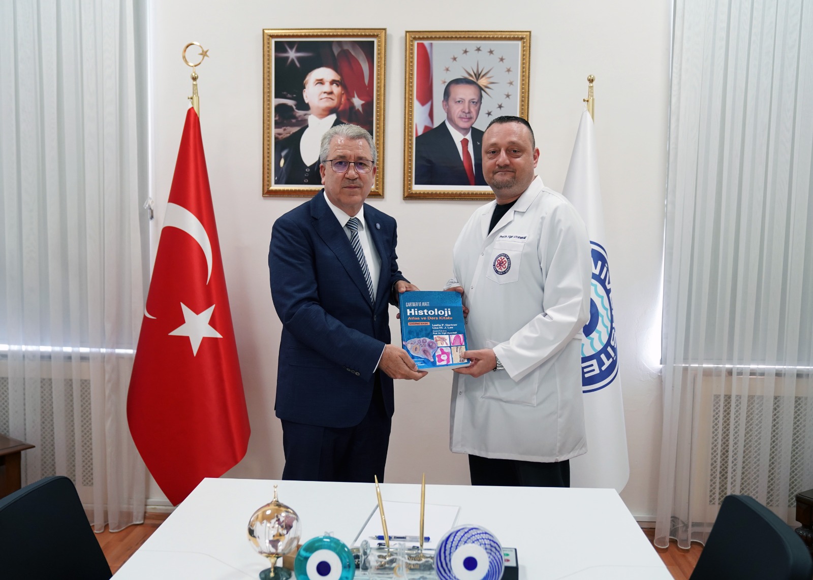 Histoloji disiplininin kült kitabı Egeli akademisyen editörlüğünde Türkçeye çevrildi
